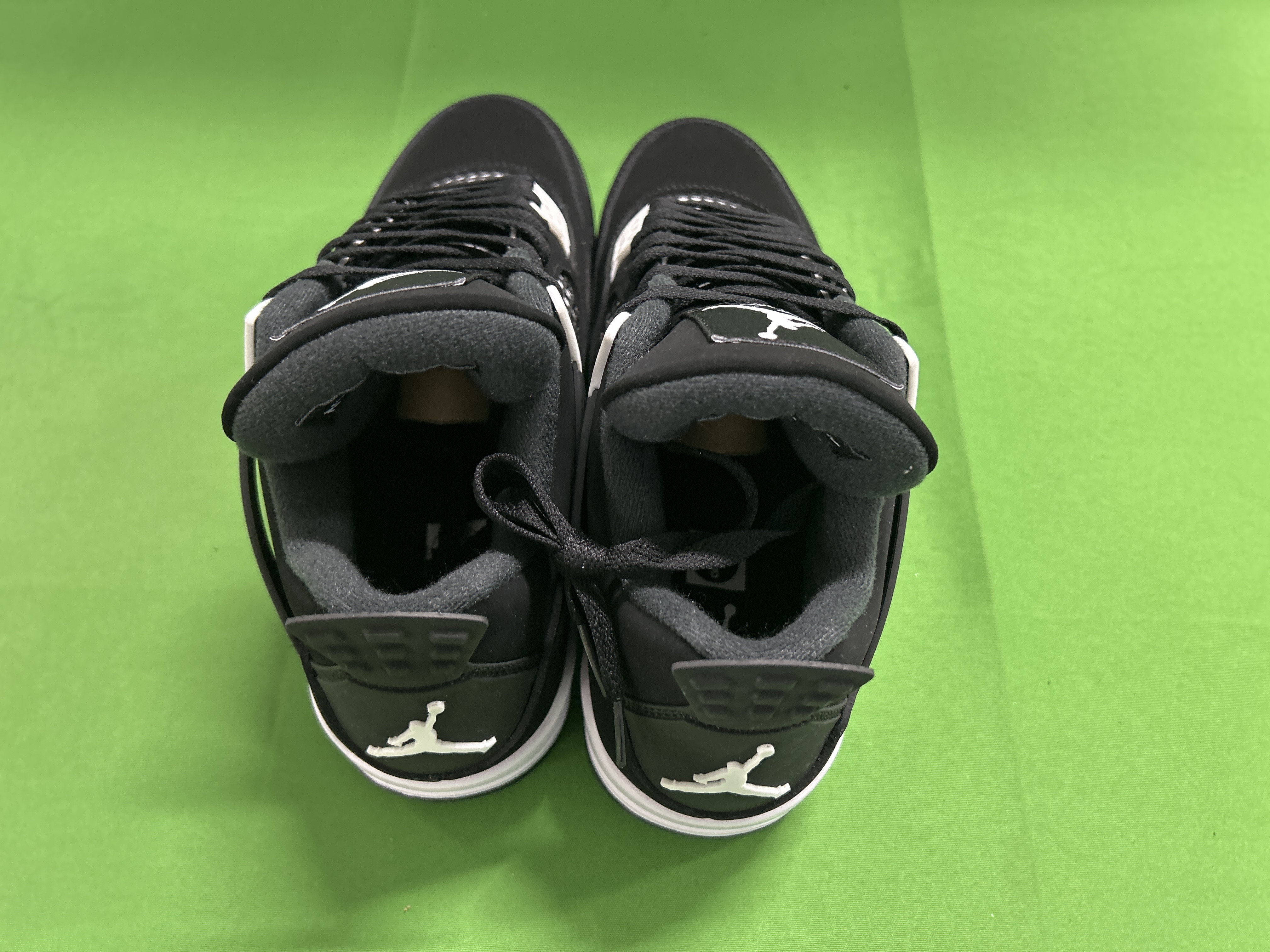 Foto QC 3 de Jordan 4 Retro KAWS Cool Grey 930155-003