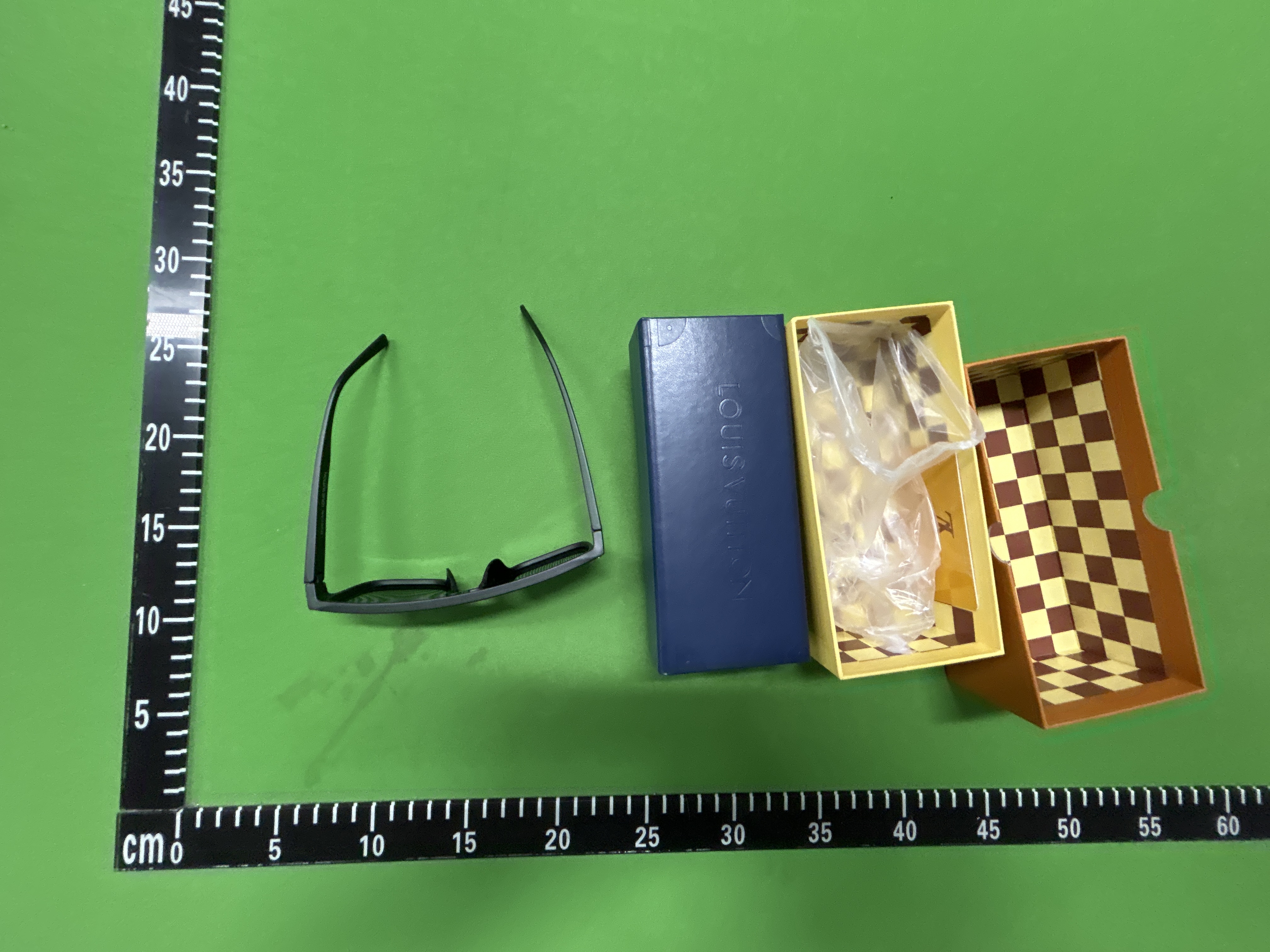 Foto QC 1 de Louis Vuitton Waimea Shield-Frame Acetate Sunglasses Black Grey Monogram (Z1082E)
