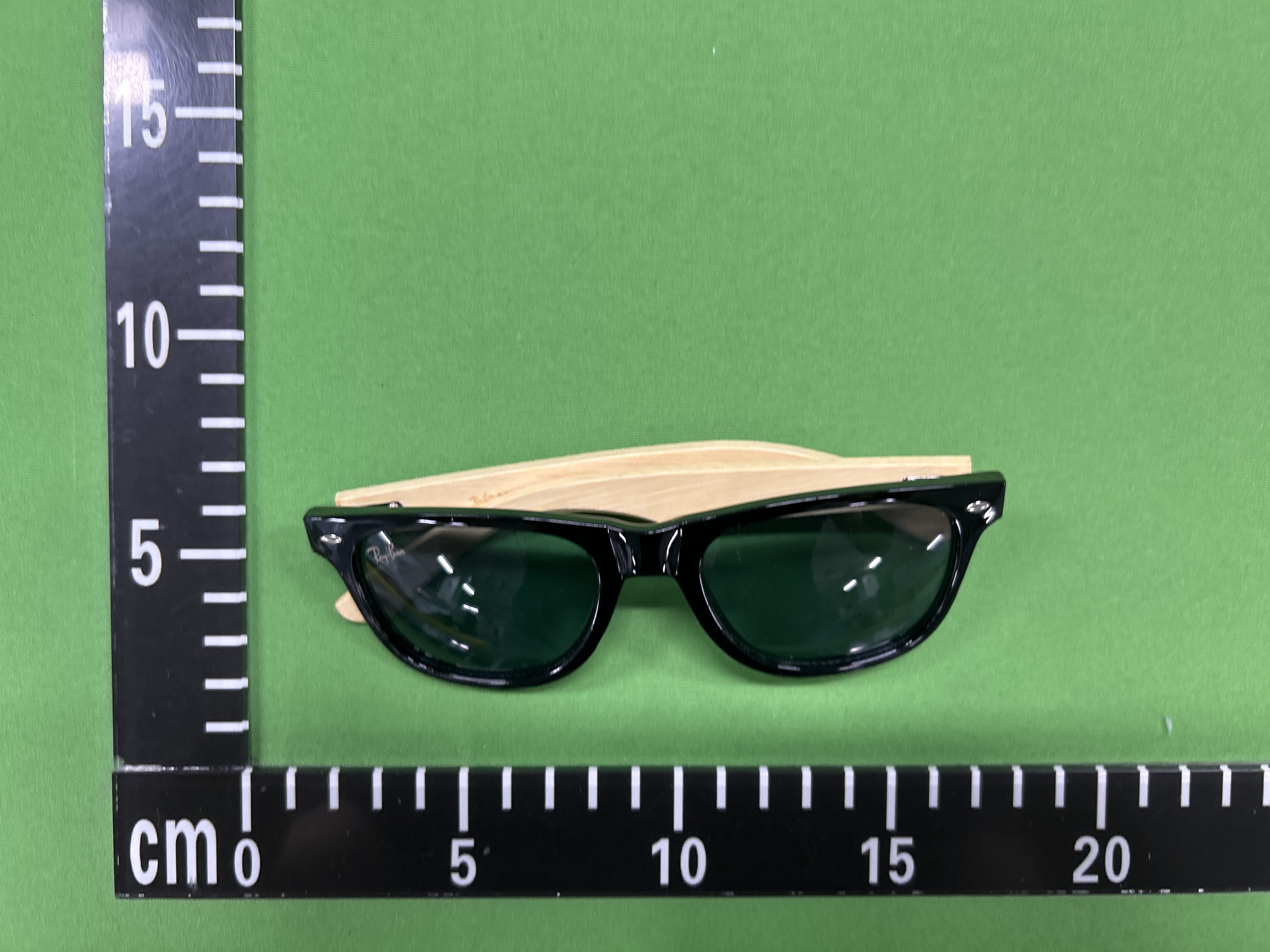 Foto QC 7 de Ray-Ban Wayfarer Acetate Sunglasses Matte Brown Brown