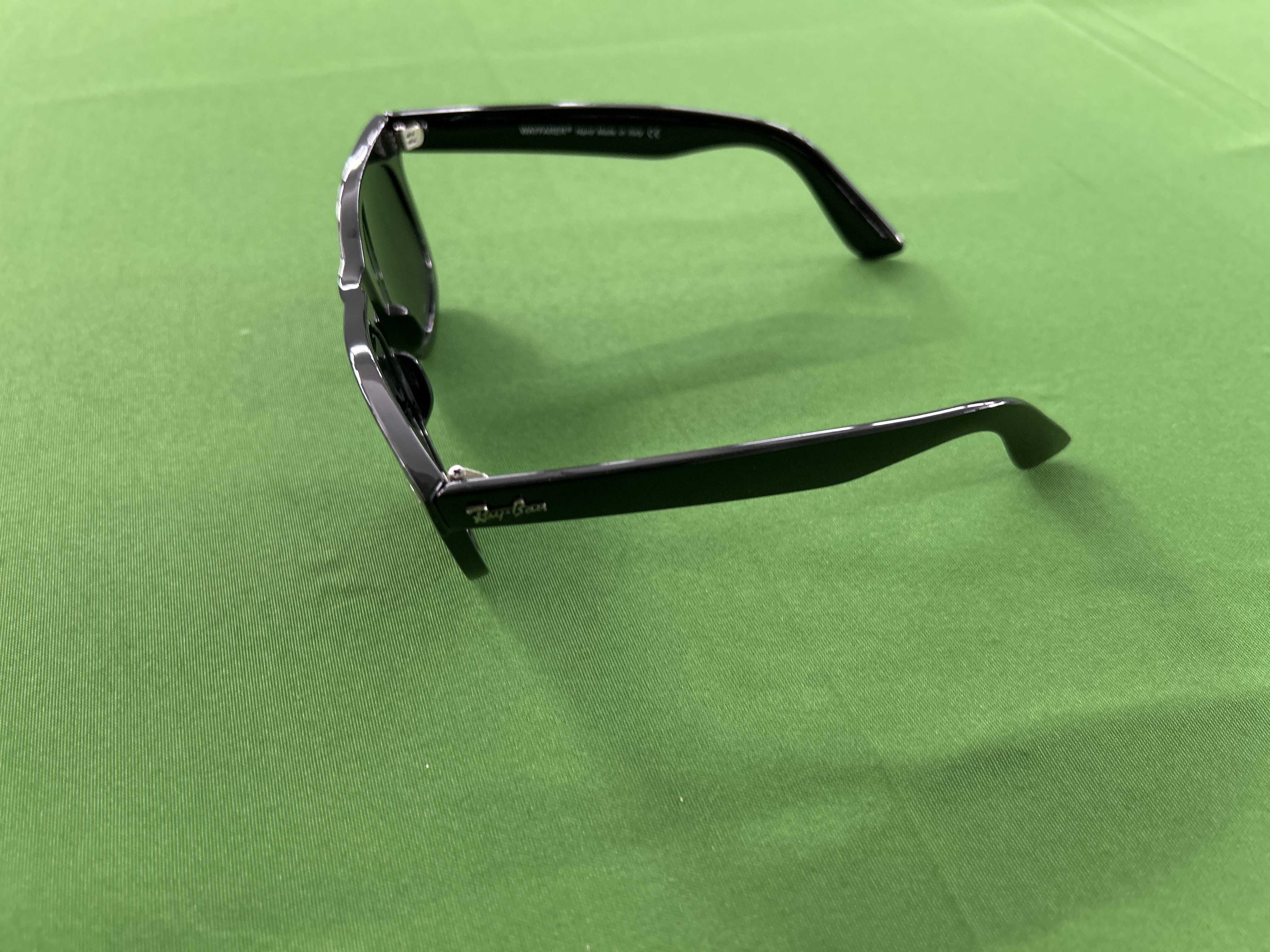 Foto QC 6 de Ray-Ban Wayfarer Acetate Sunglasses Black (RB2140)