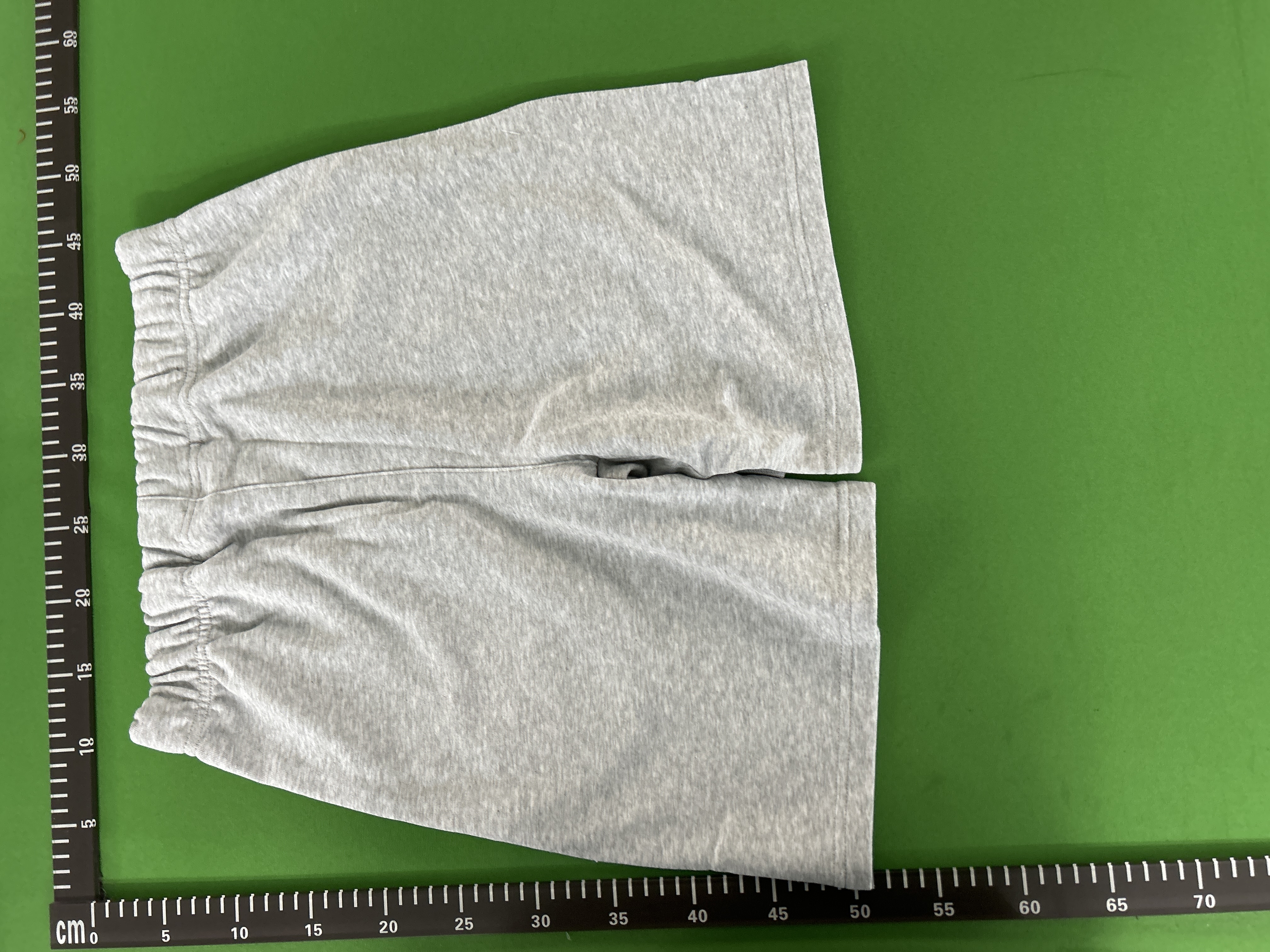 Foto QC 3 de Fear of God Essentials Sweat Shorts Flocked Logo Light Grey