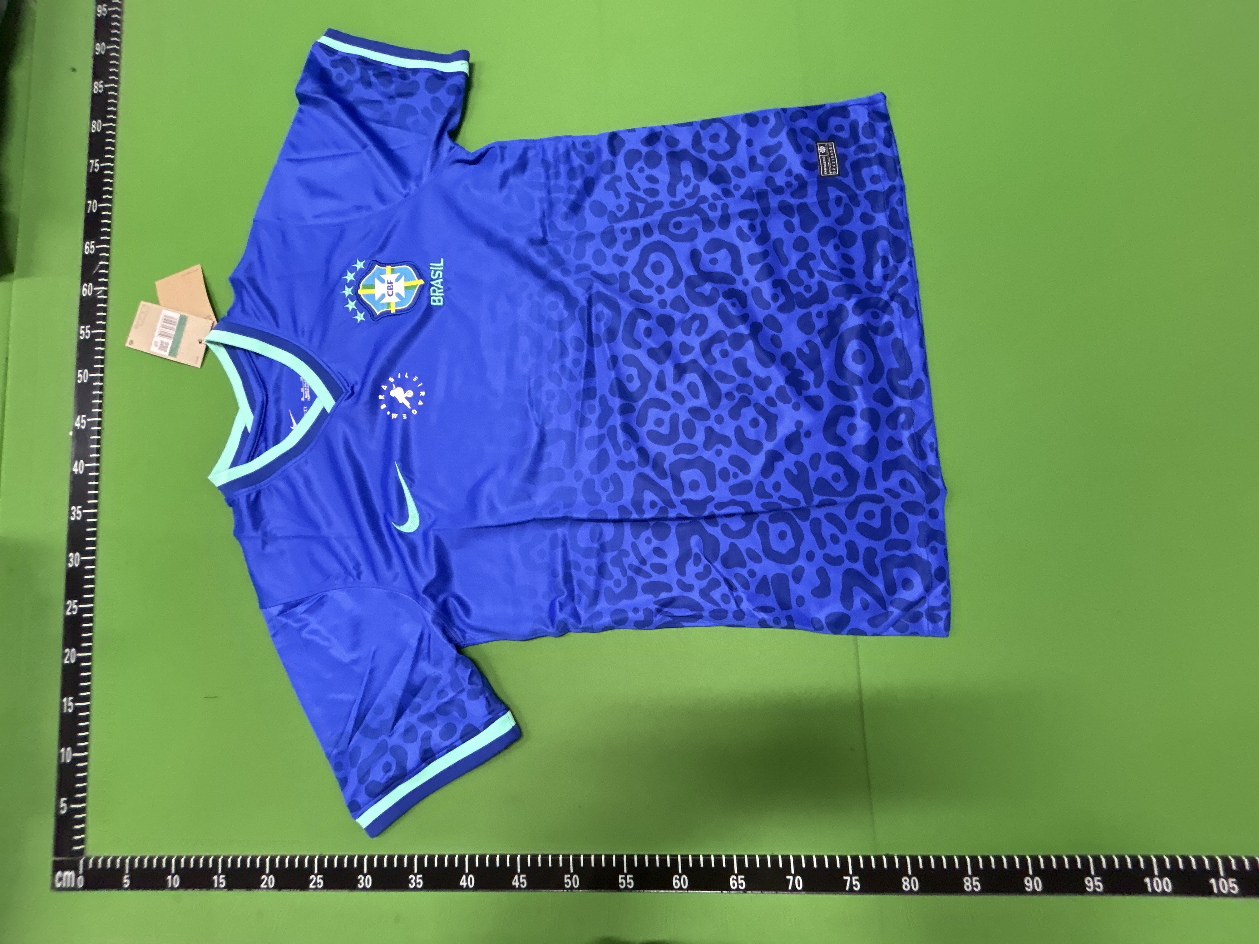 Foto QC 3 de Trapstar Trapstar It's A Secret Gradient Monogram Short Sleeve Soccer Jersey Burgundy