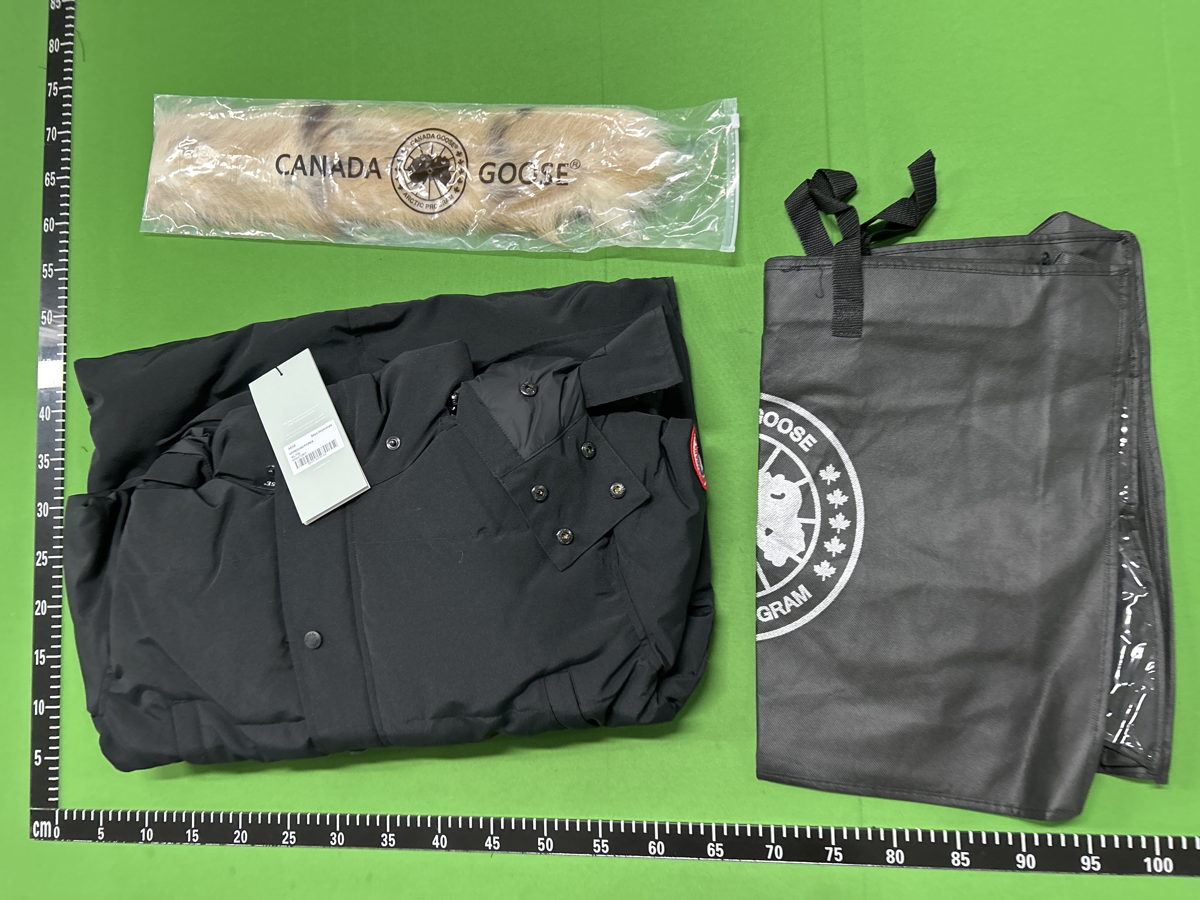Foto QC 2 de Canada Goose Wyndham Down Jacket Fur Trim Grey
