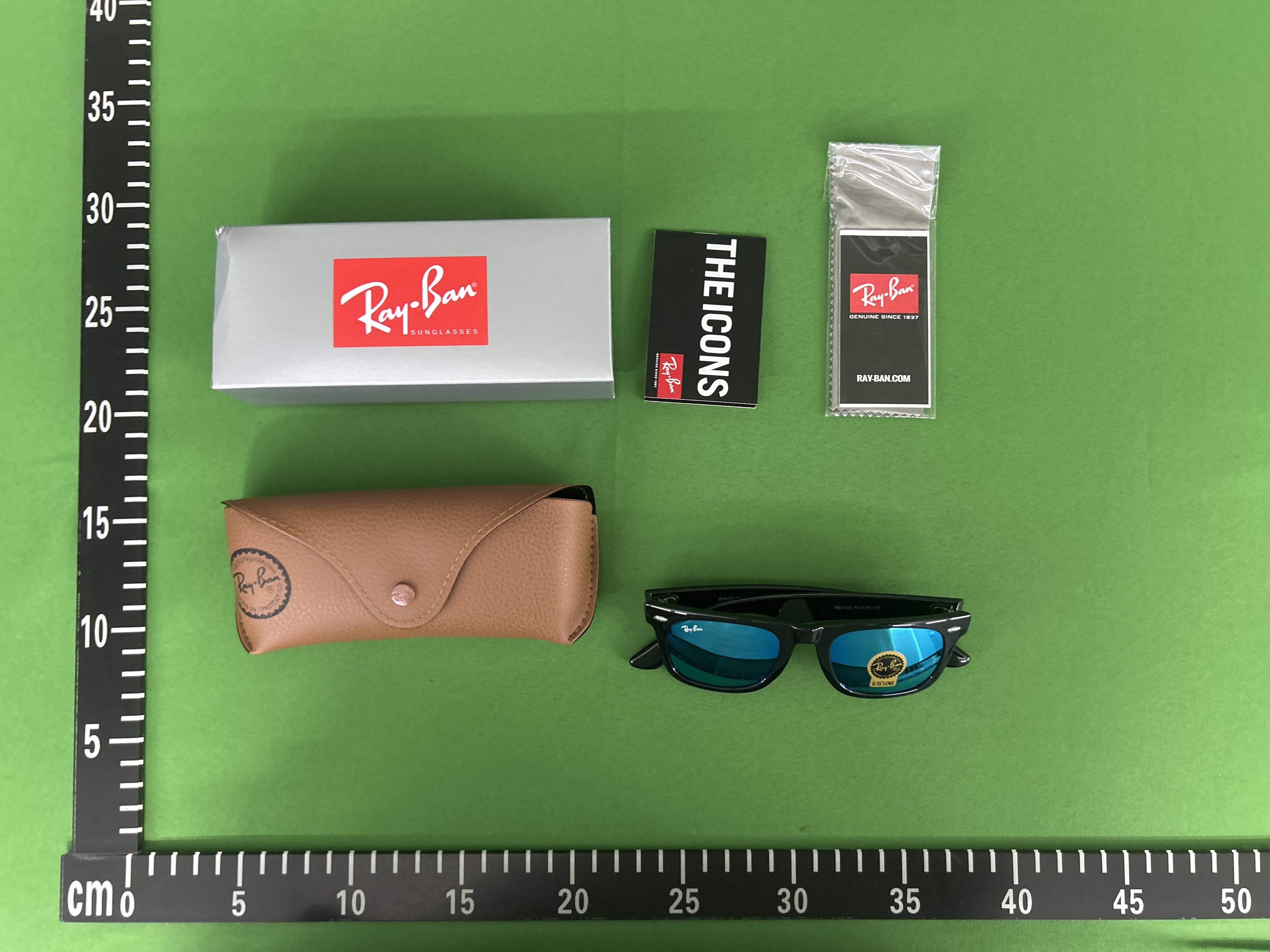 Foto QC 7 de Ray-Ban Wayfarer Square-Frame Acetate Sunglasses Black Gray (RB2140-C1)