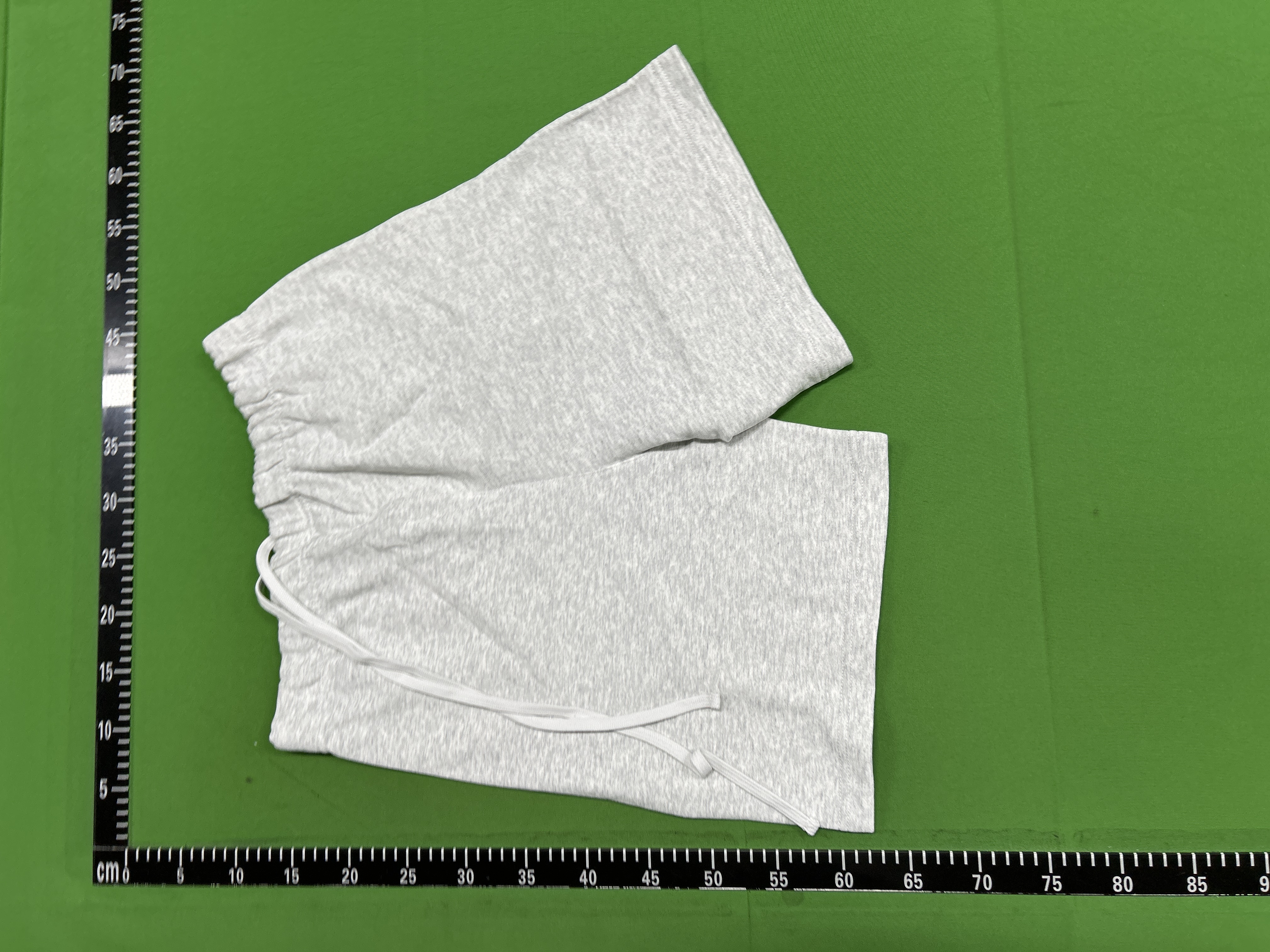 Foto QC 7 de Fear of God Essentials Sweat Shorts Flocked Logo Heather Grey