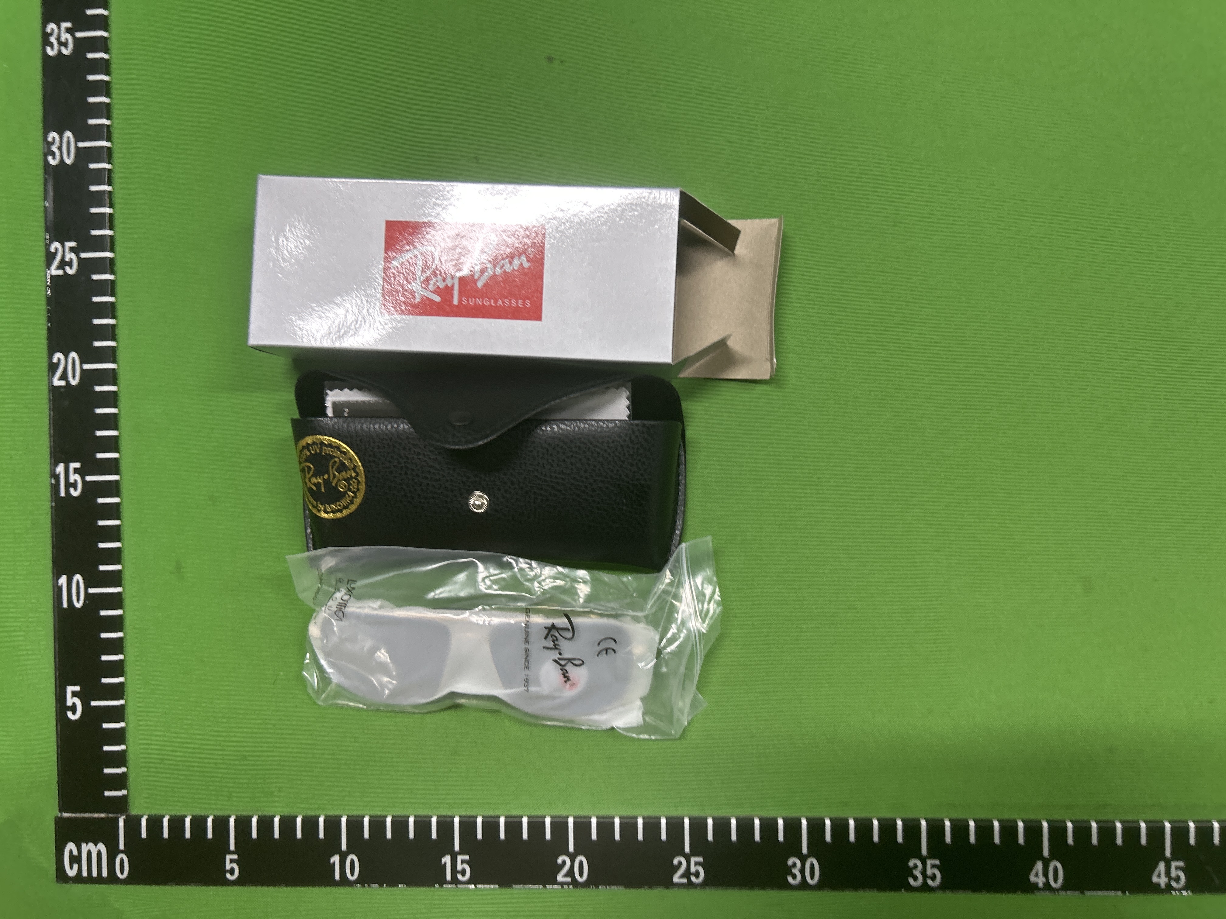Foto QC 1 de Ray-Ban Wayfarer Acetate Sunglasses Matte Brown Brown