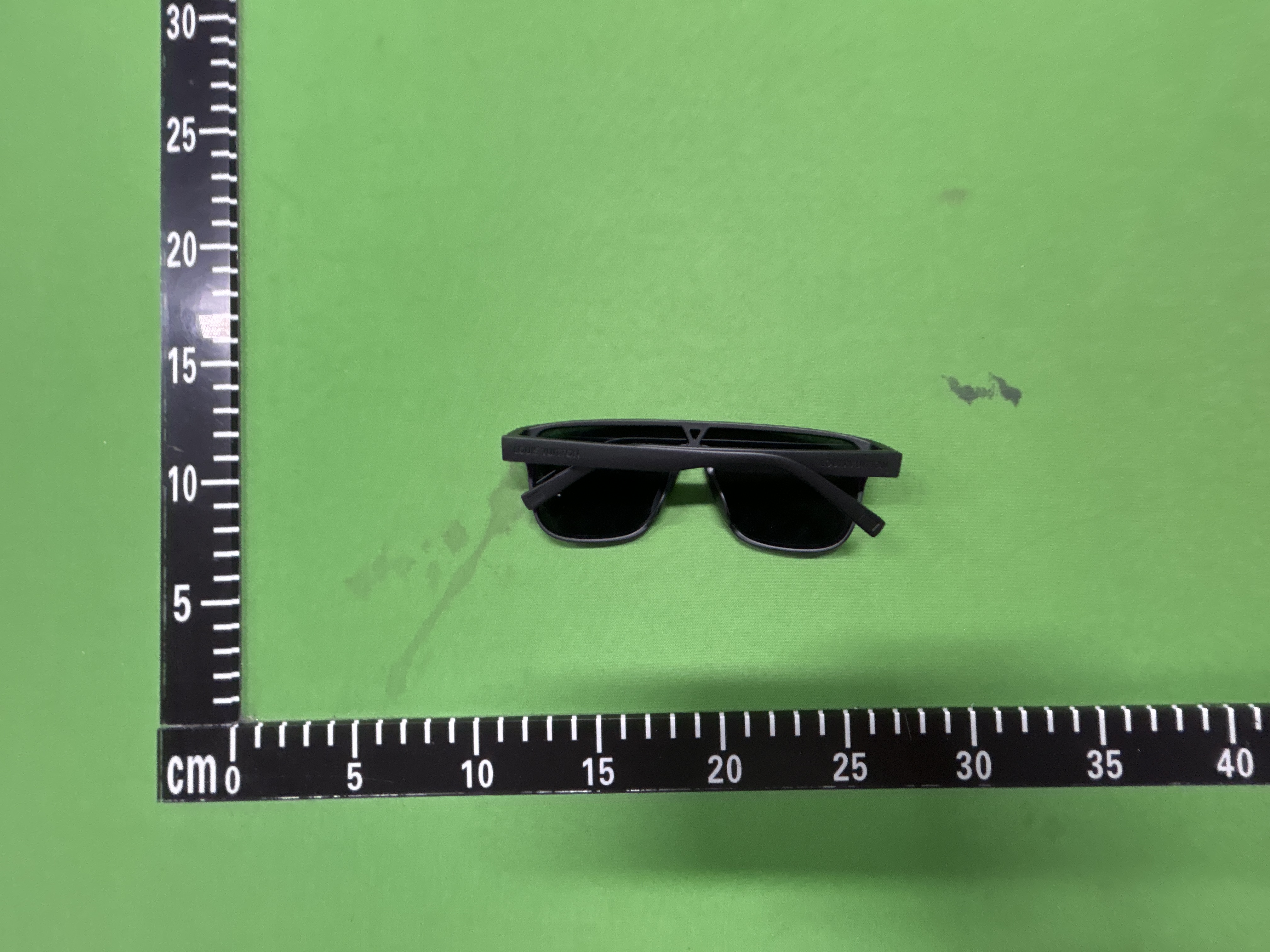 Foto QC 4 de Louis Vuitton Waimea Shield-Frame Acetate Sunglasses Black Grey Monogram (Z1082E)