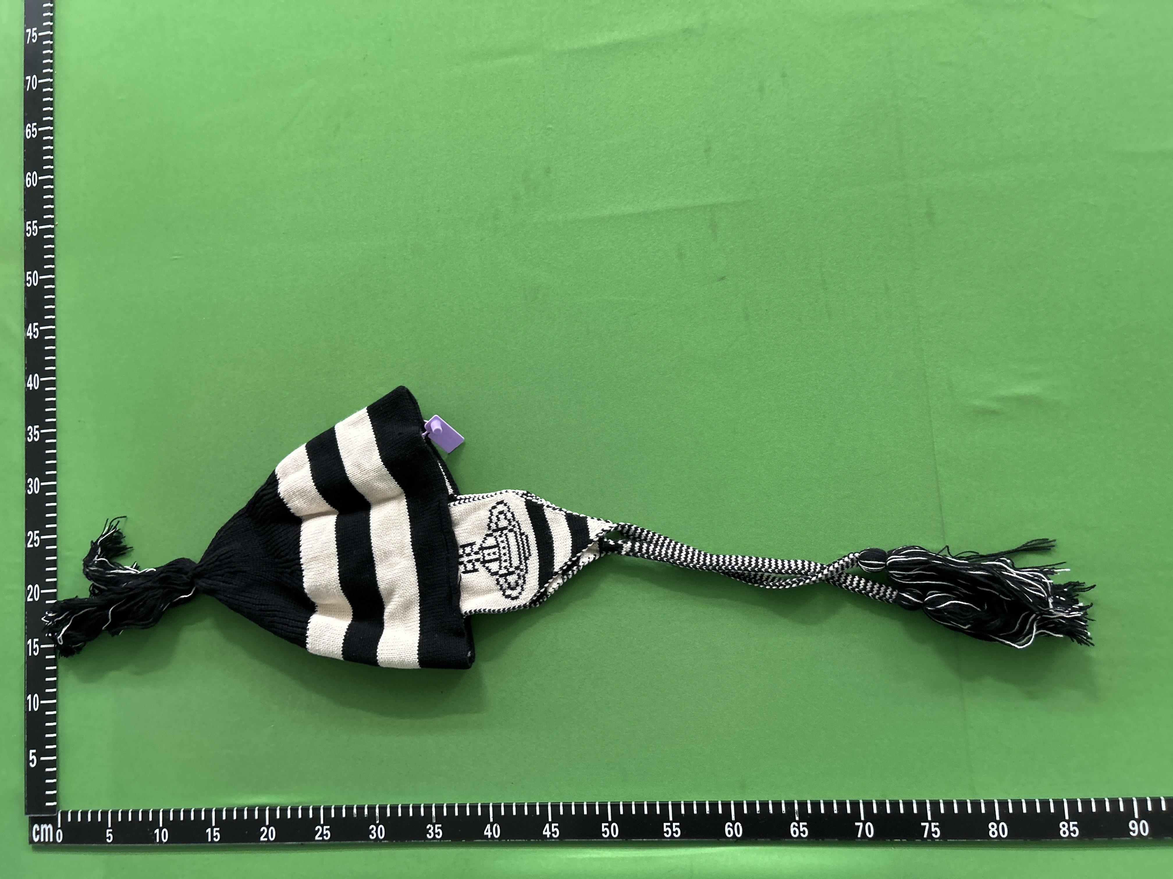 Foto QC 2 de Vivienne Westwood Orb Stripe Pom Pom Earflap Beanie Red Brown