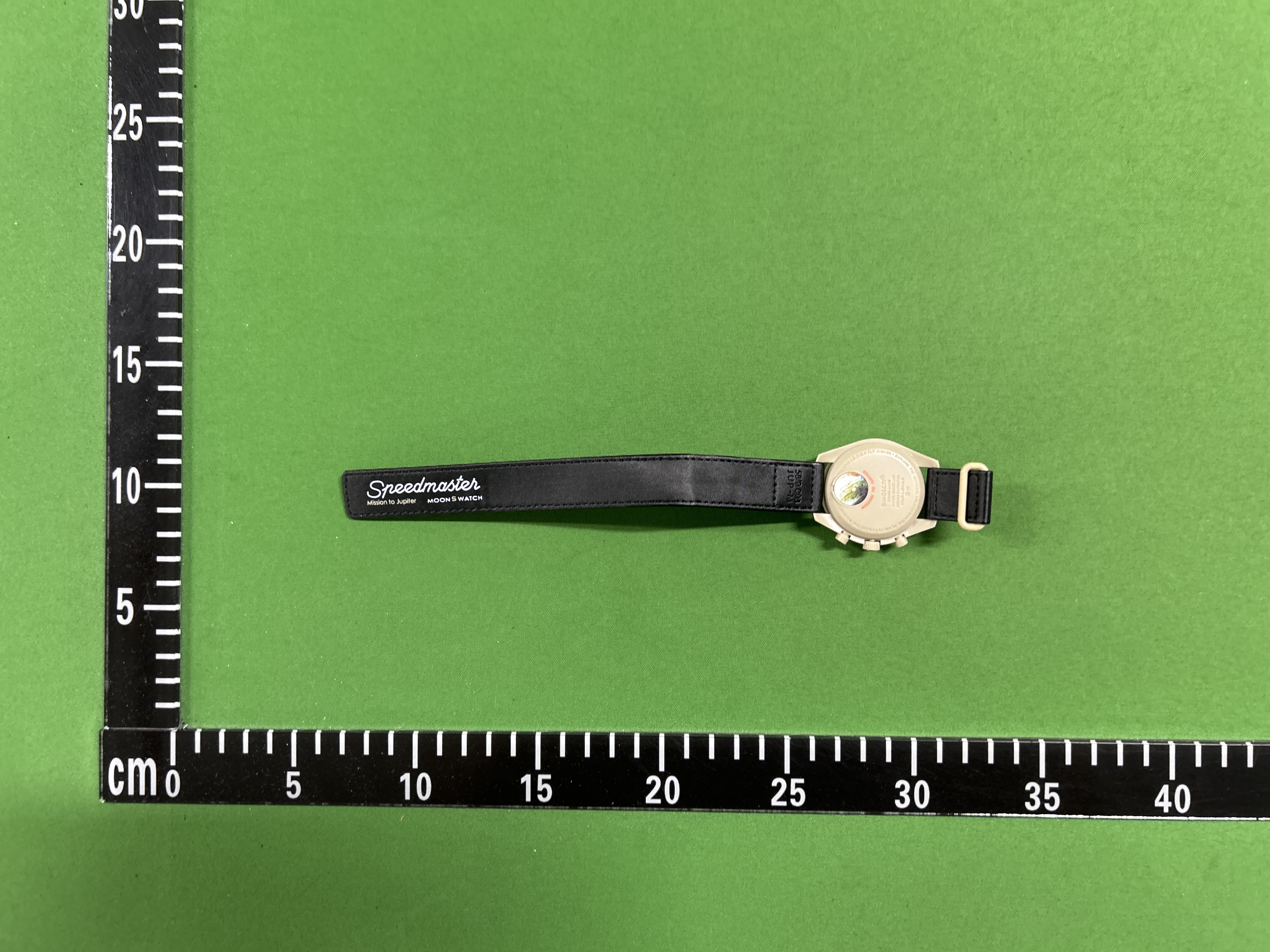 Foto QC 8 de Omega x Swatch Bioceramic MoonSwatch Mission to Earthphase SO33M700