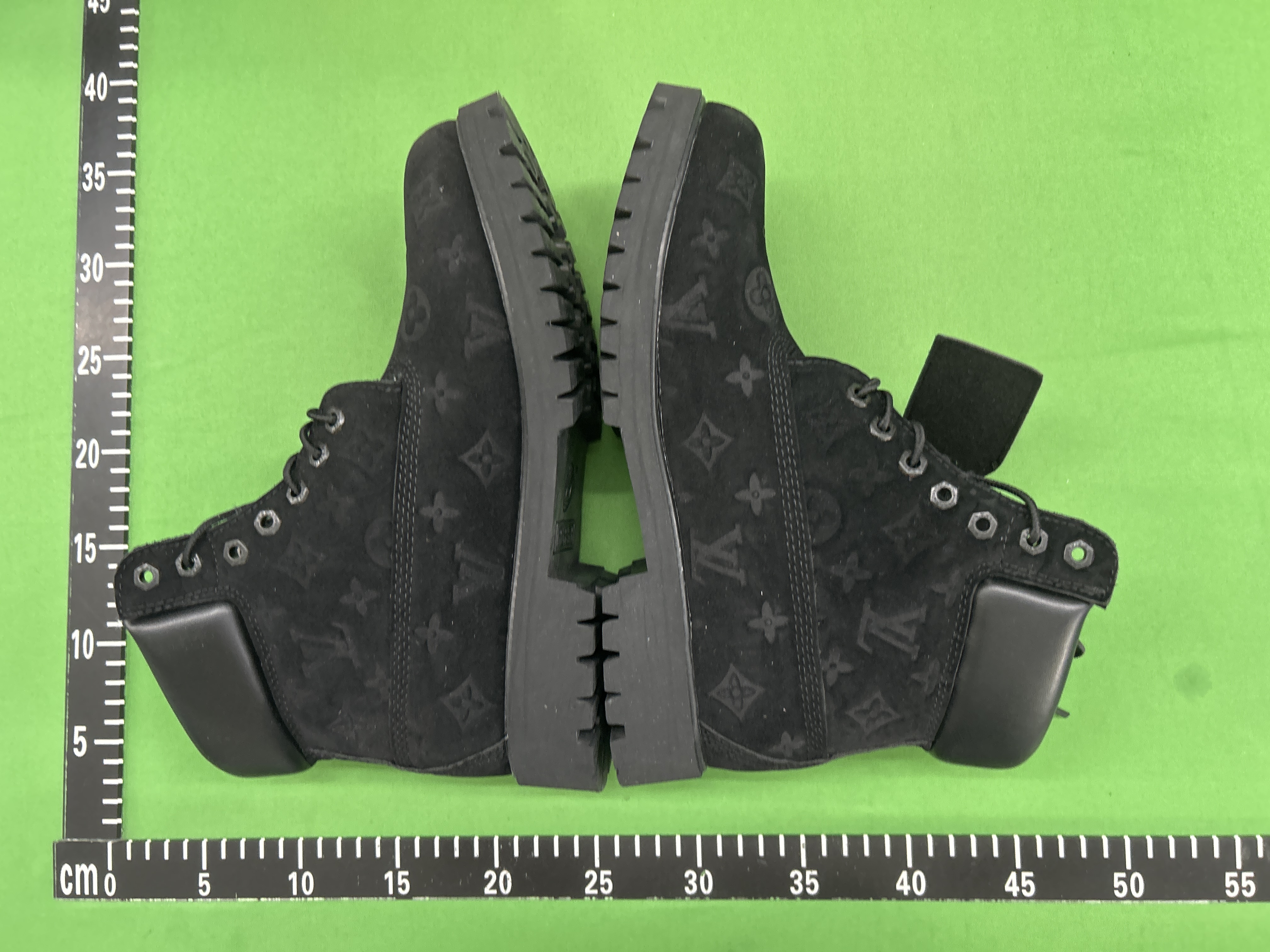 Foto QC 6 de Louis Vuitton Timberland 6-Inch Ankle Boot Nubuck Monogram Black AAP-1