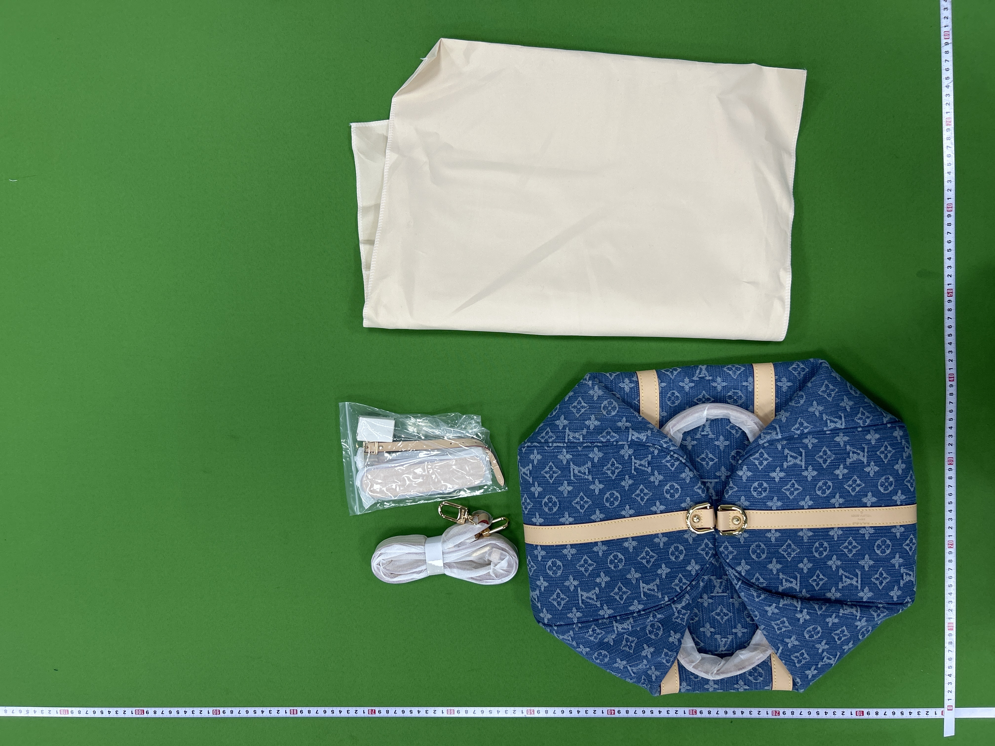 Foto QC 3 de Louis Vuitton Keepall Bandouliere 50 Monogram Sunset Canvas