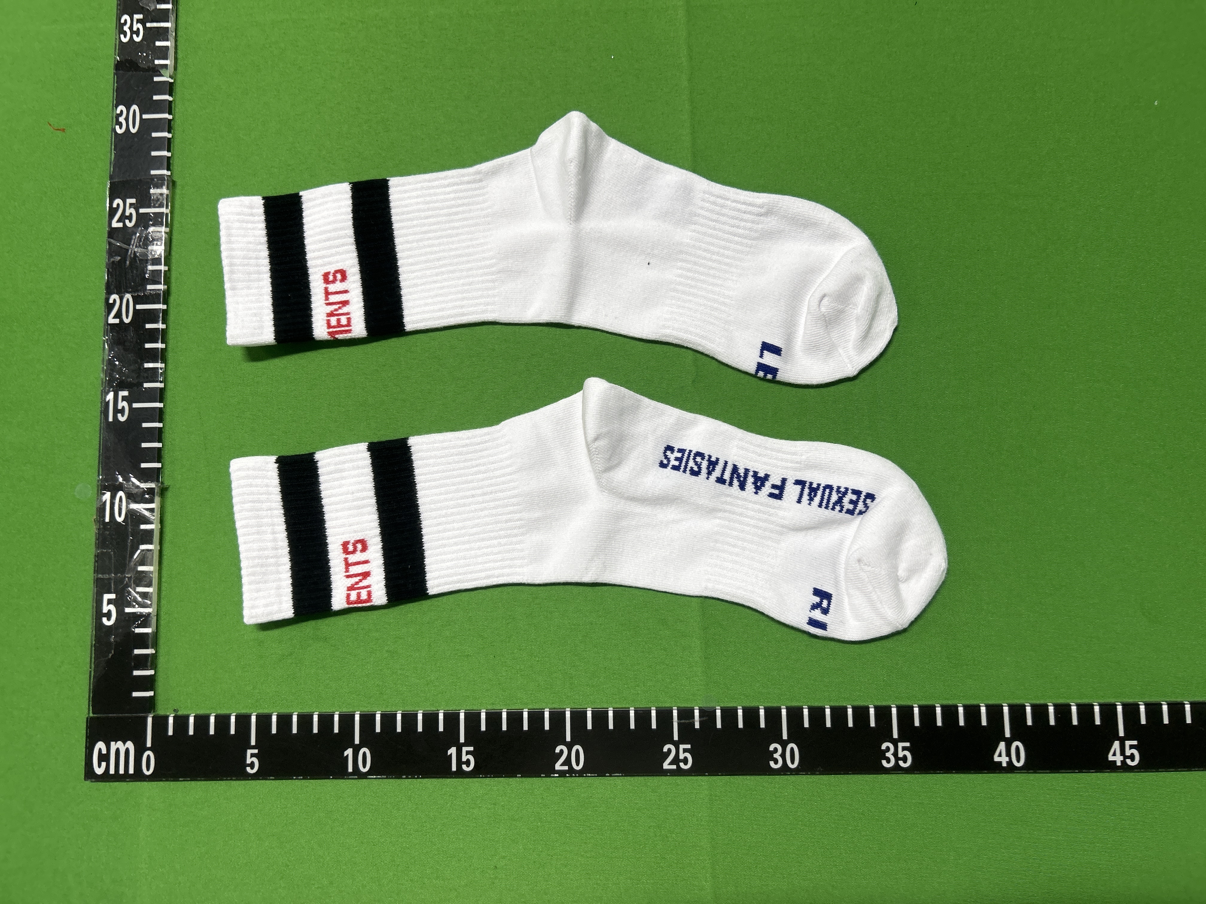Foto QC 2 de Vetements Sexual Fantasies Crew Socks Striped White