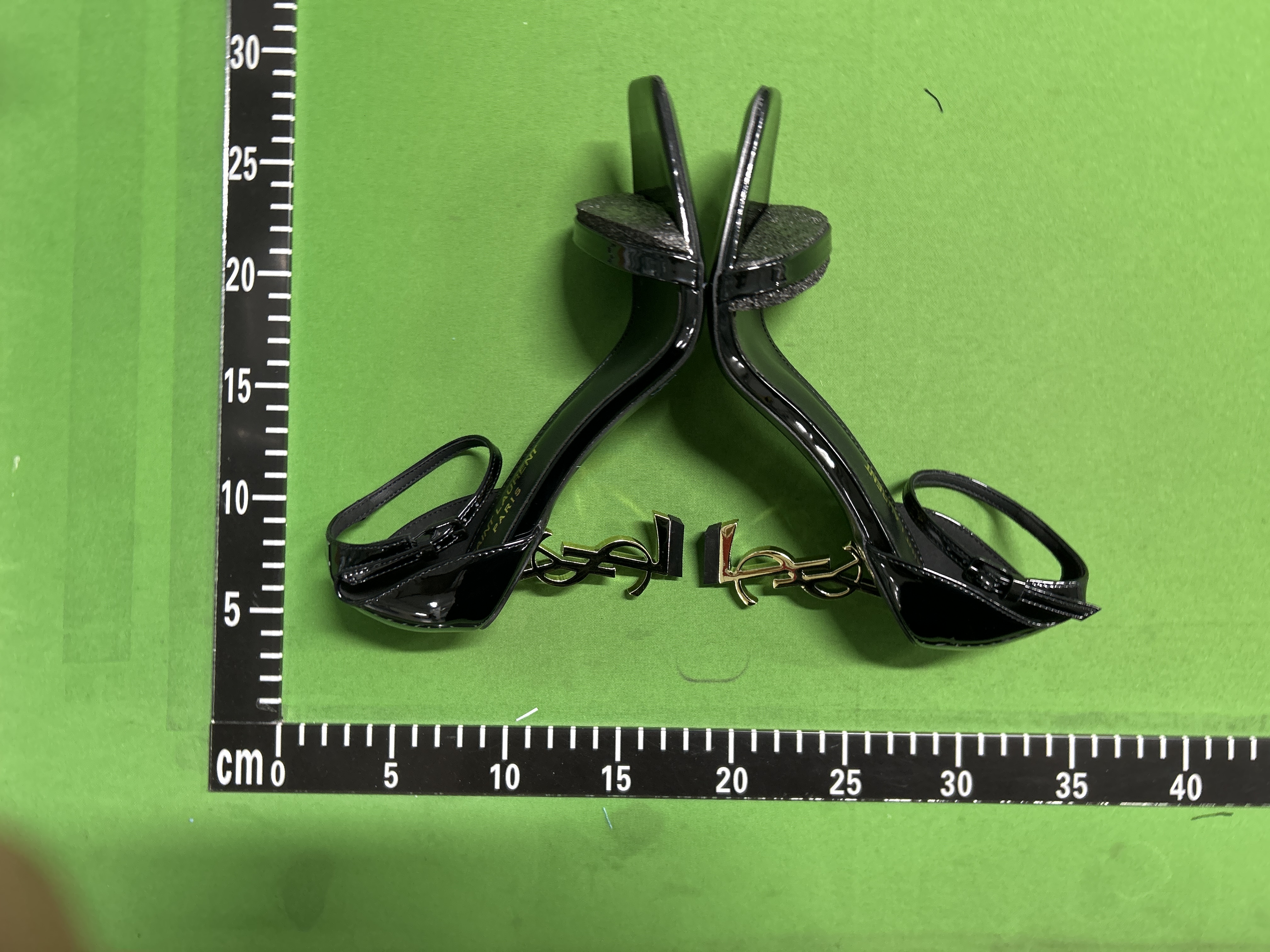 Foto QC 5 de Saint Laurent Opyum Patent Leather Sandals Gold YSL Heel
