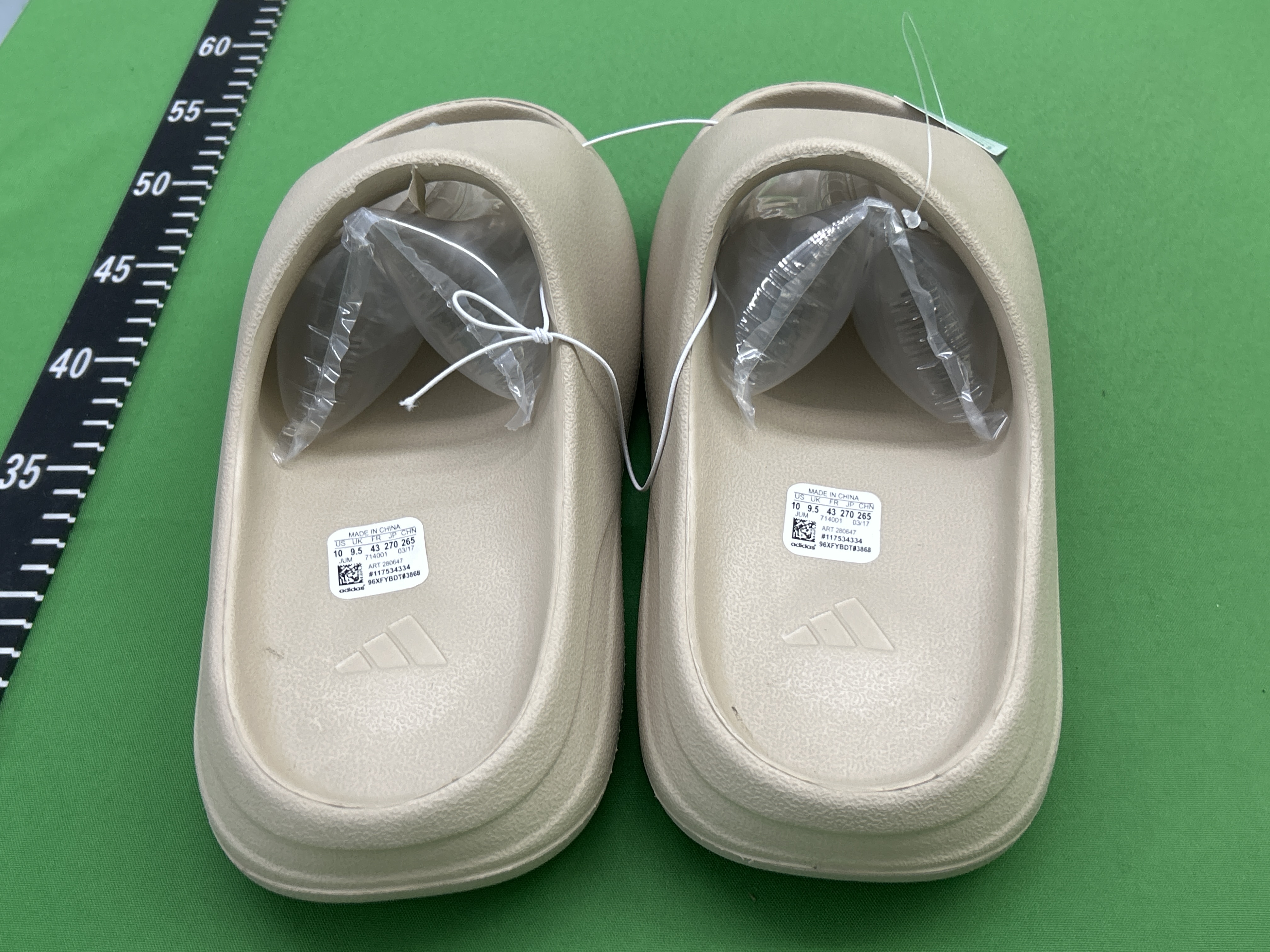 Foto QC 3 de adidas Yeezy Foam Runner MX Sand Grey GY3969