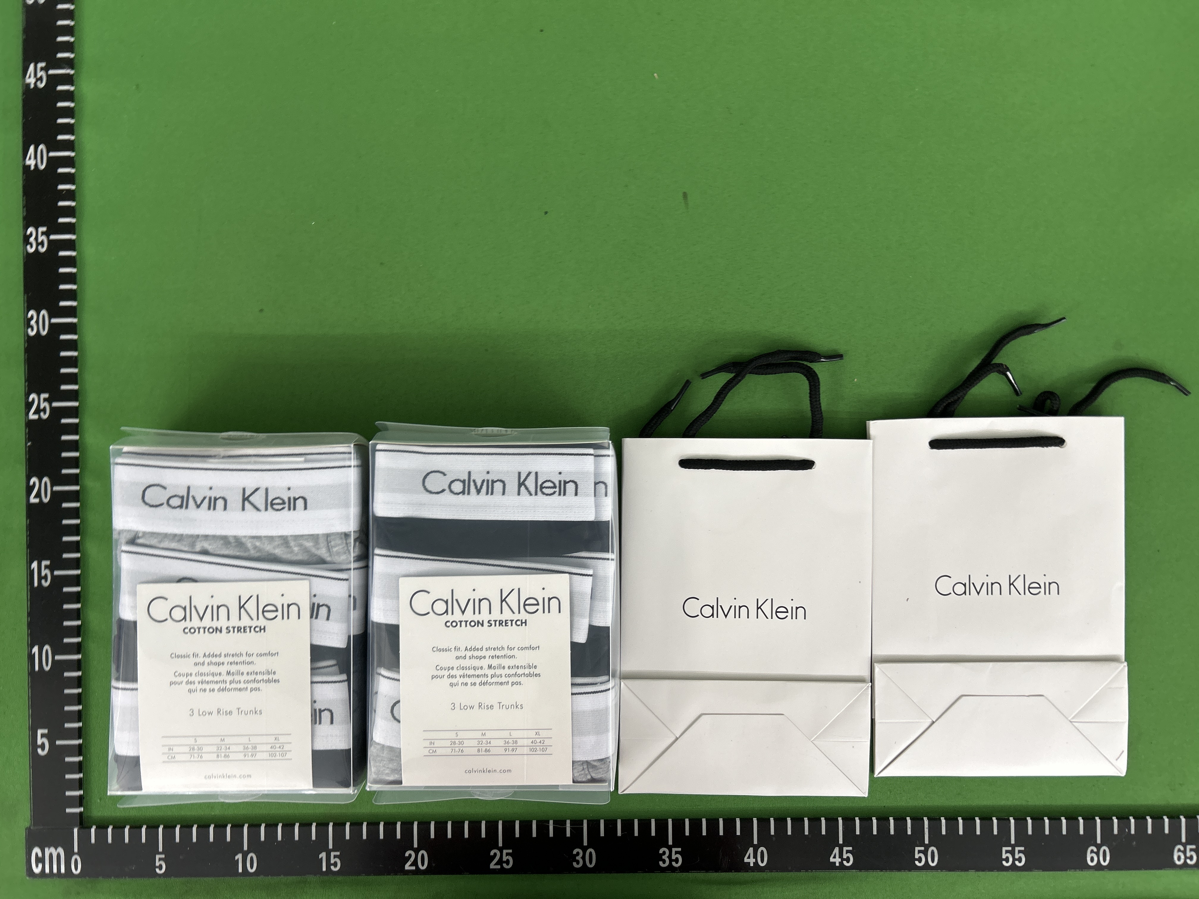 Foto QC 5 de Calvin Klein Underwear Cotton Stretch Low Rise Trunks Black