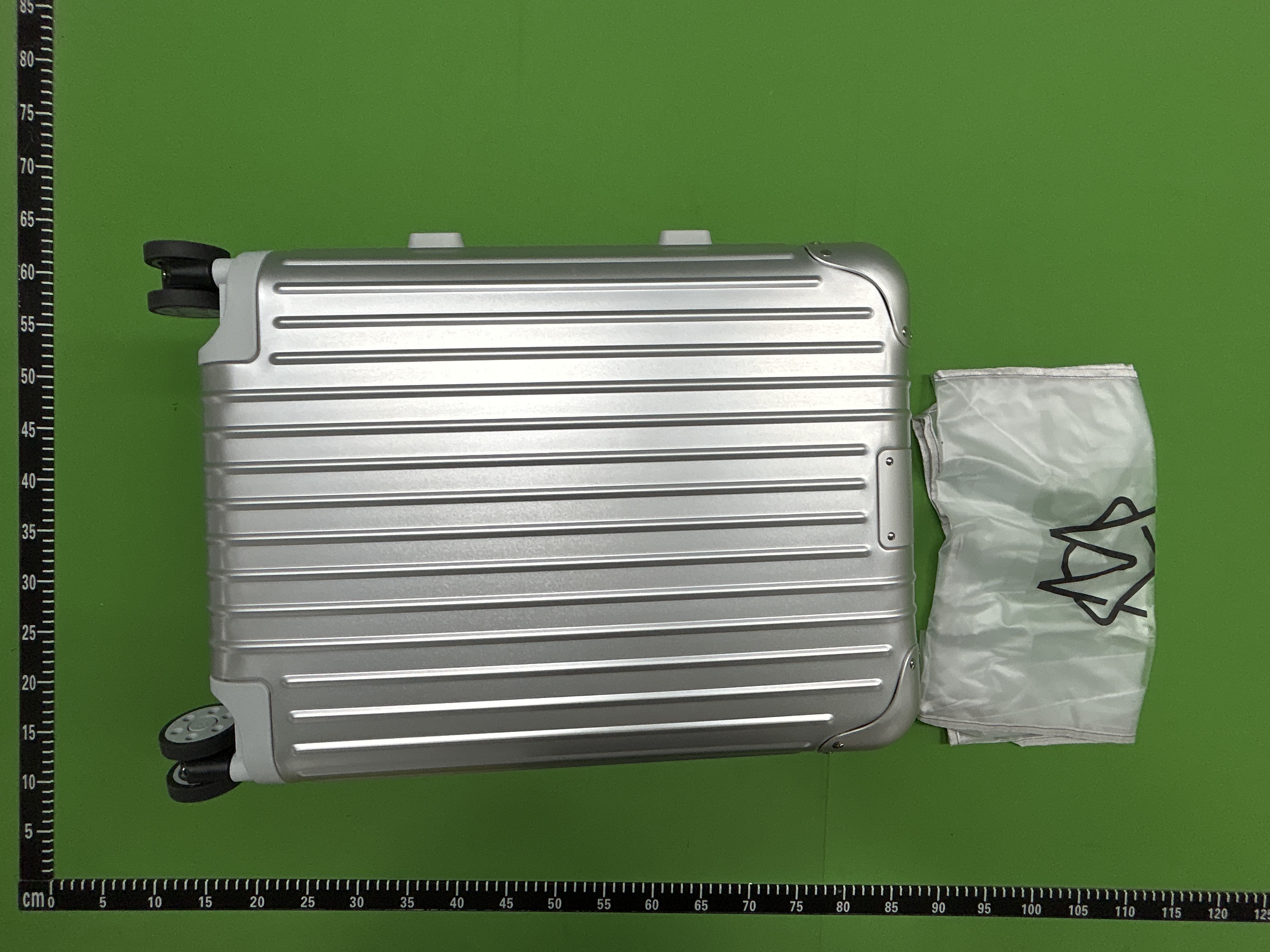 Foto QC 4 de Rimowa Original Cabin Black Aluminum