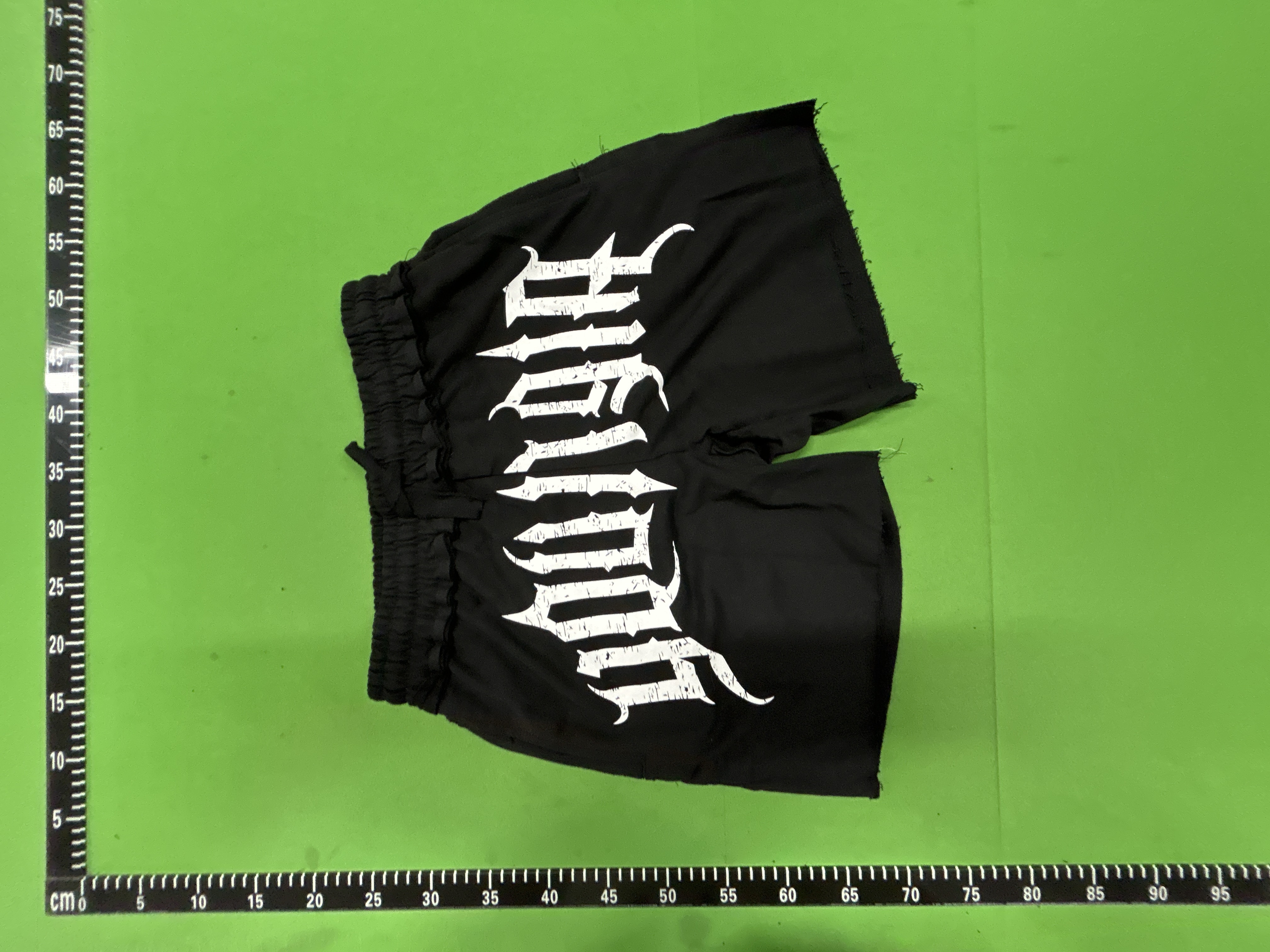 Foto QC 3 de YoungLA Sweat Shorts Raw Hem Gothic Logo Black