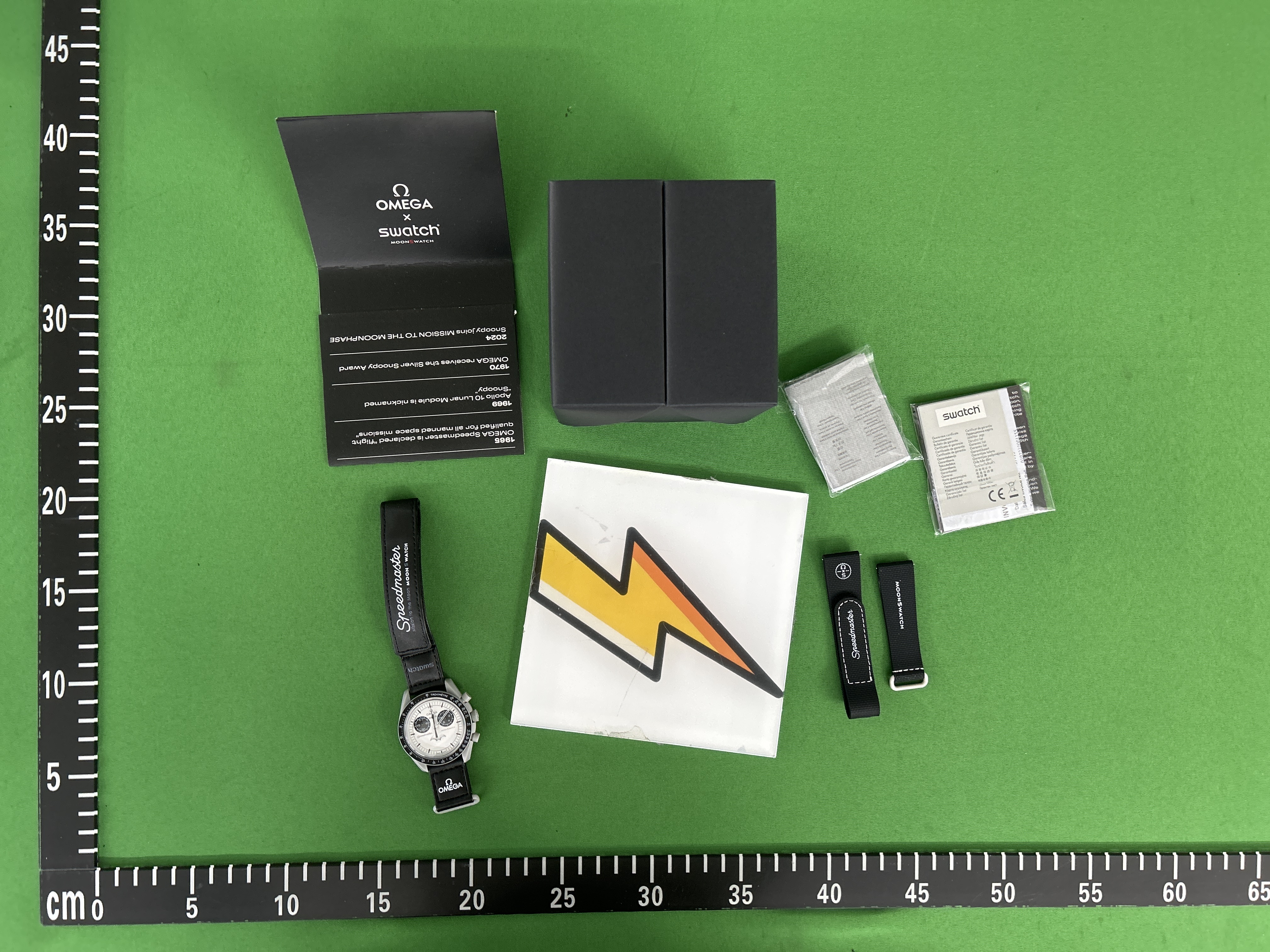 Foto QC 1 de Omega x Swatch Bioceramic MoonSwatch Mission to Earthphase SO33M700