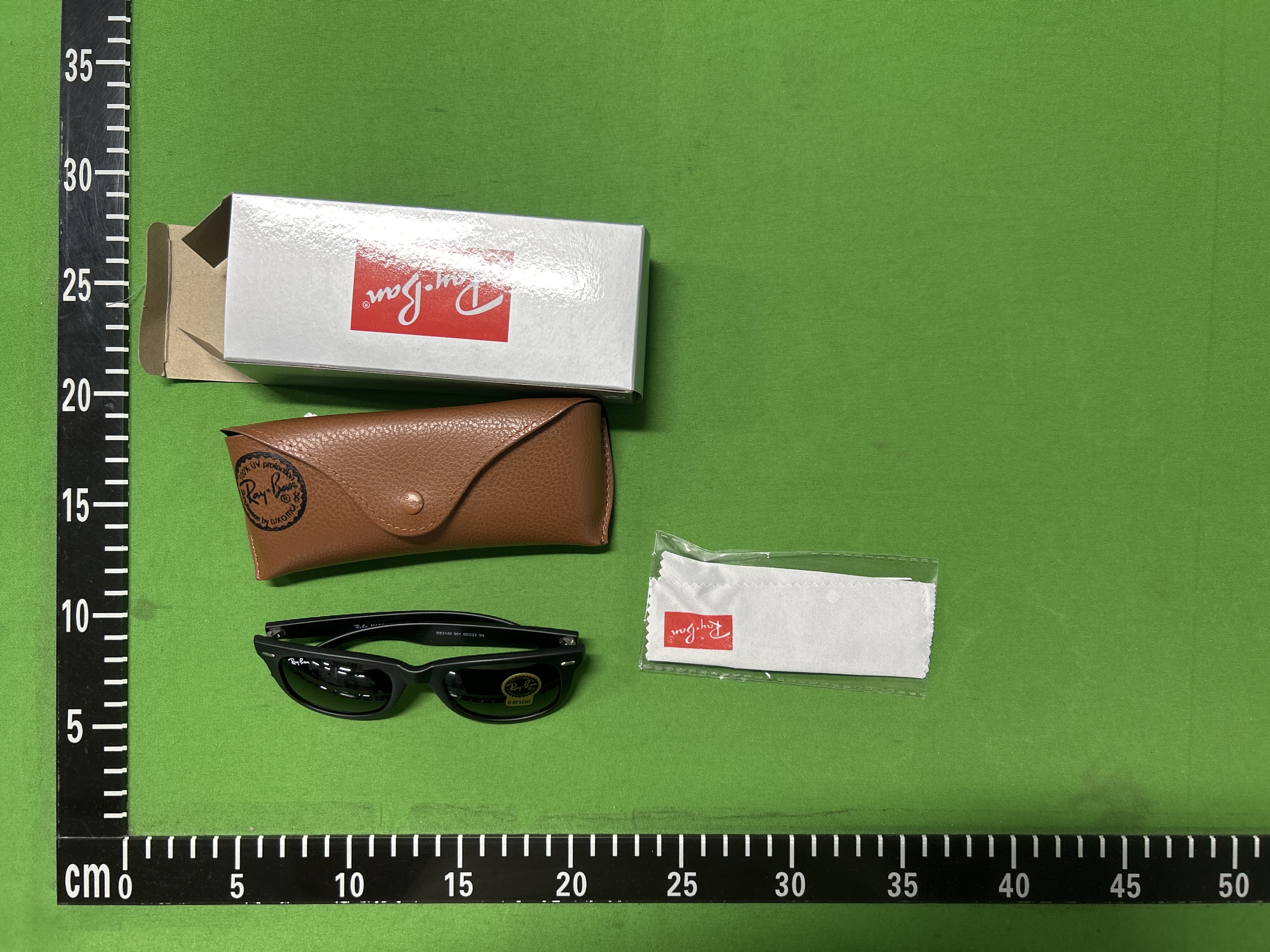 Foto QC 6 de Other Square-Frame Acetate Sunglasses Black Gray (C1)