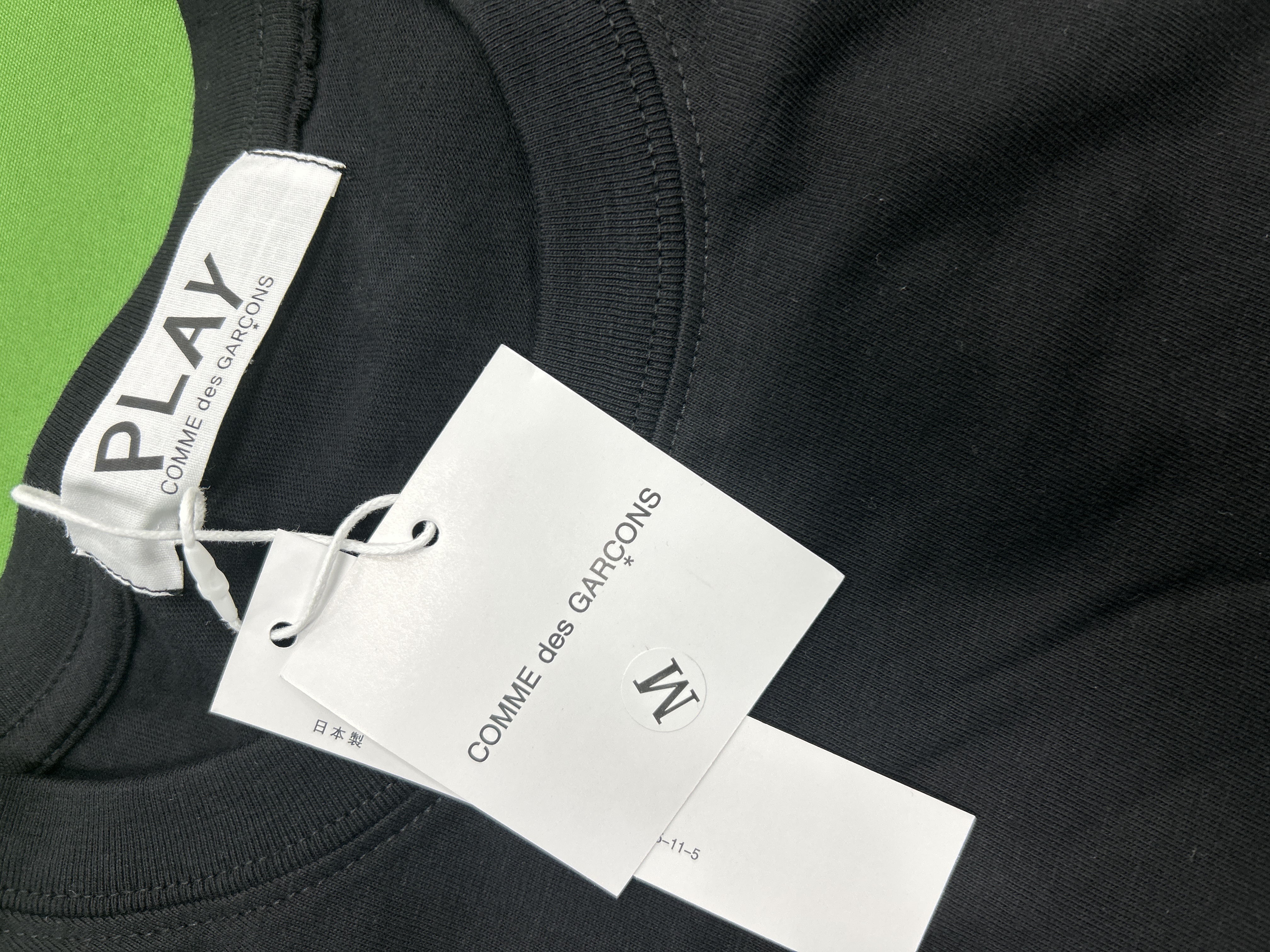 Foto QC 3 de Comme des Garçons PLAY T-shirt Big White Heart and Red Heart Black