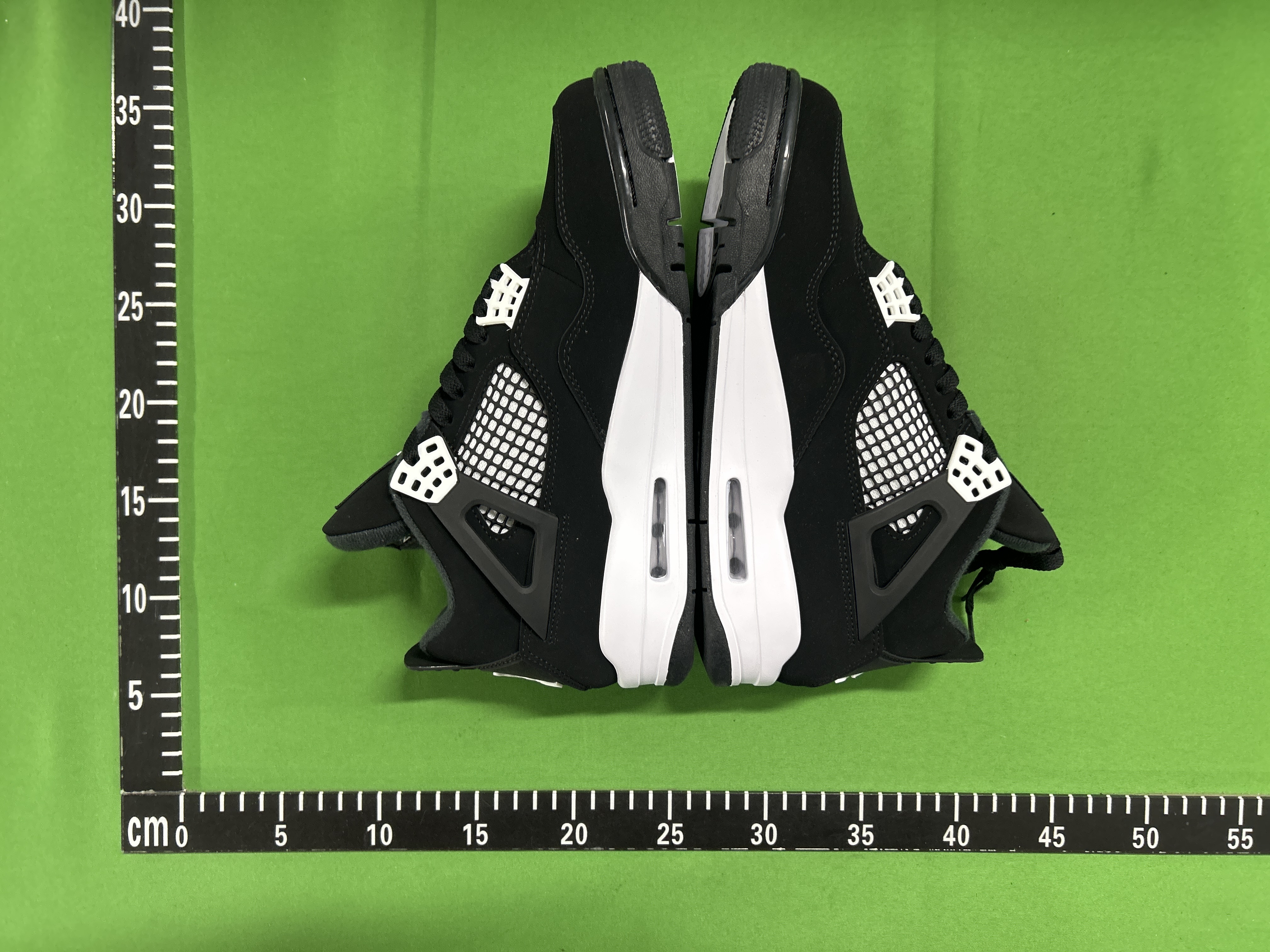 Foto QC 4 de Jordan 4 Retro KAWS Cool Grey 930155-003