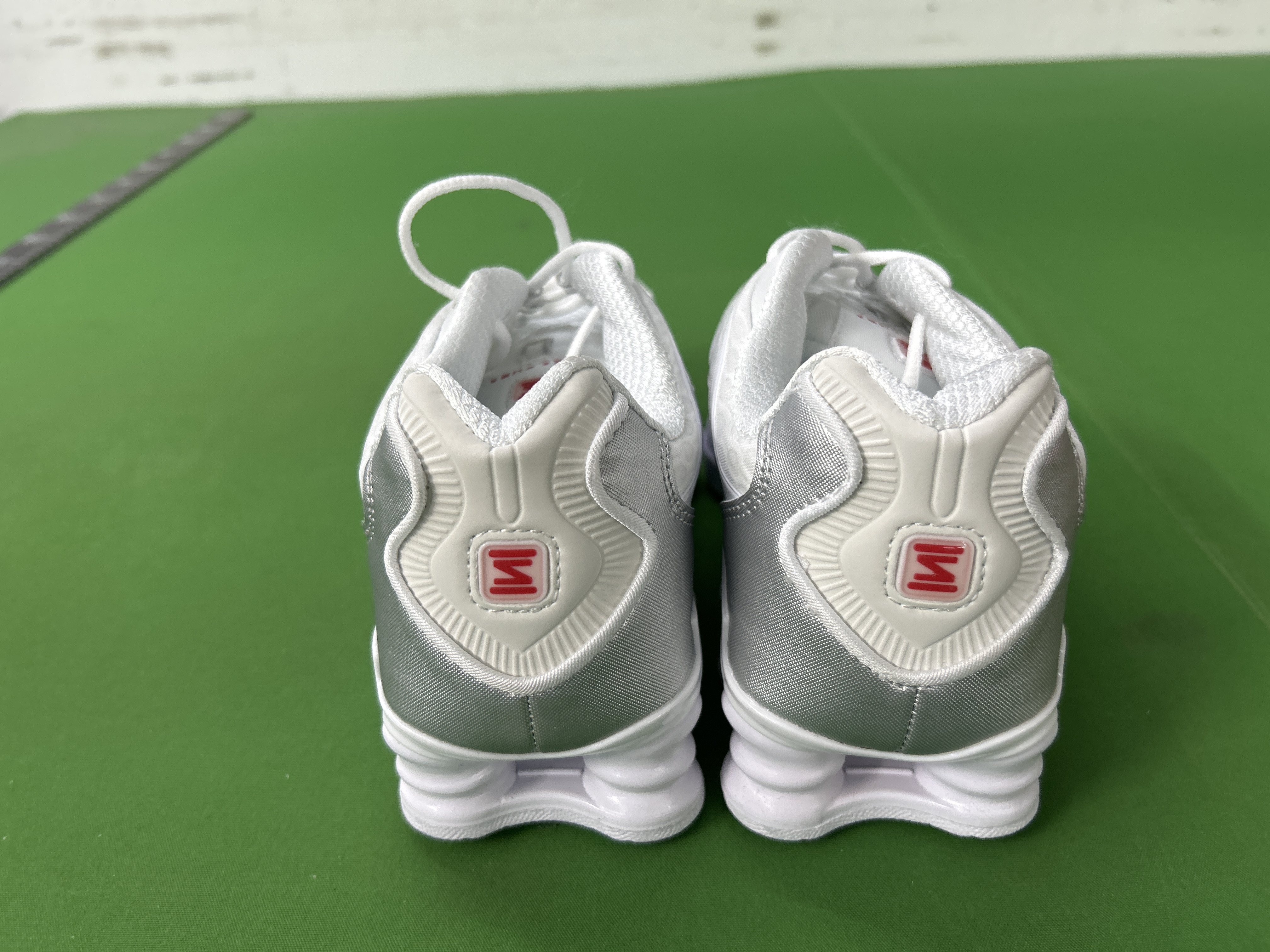 Foto QC 3 de Nike Shox TL Retro Light Bone Burgundy Crush IM6013-072