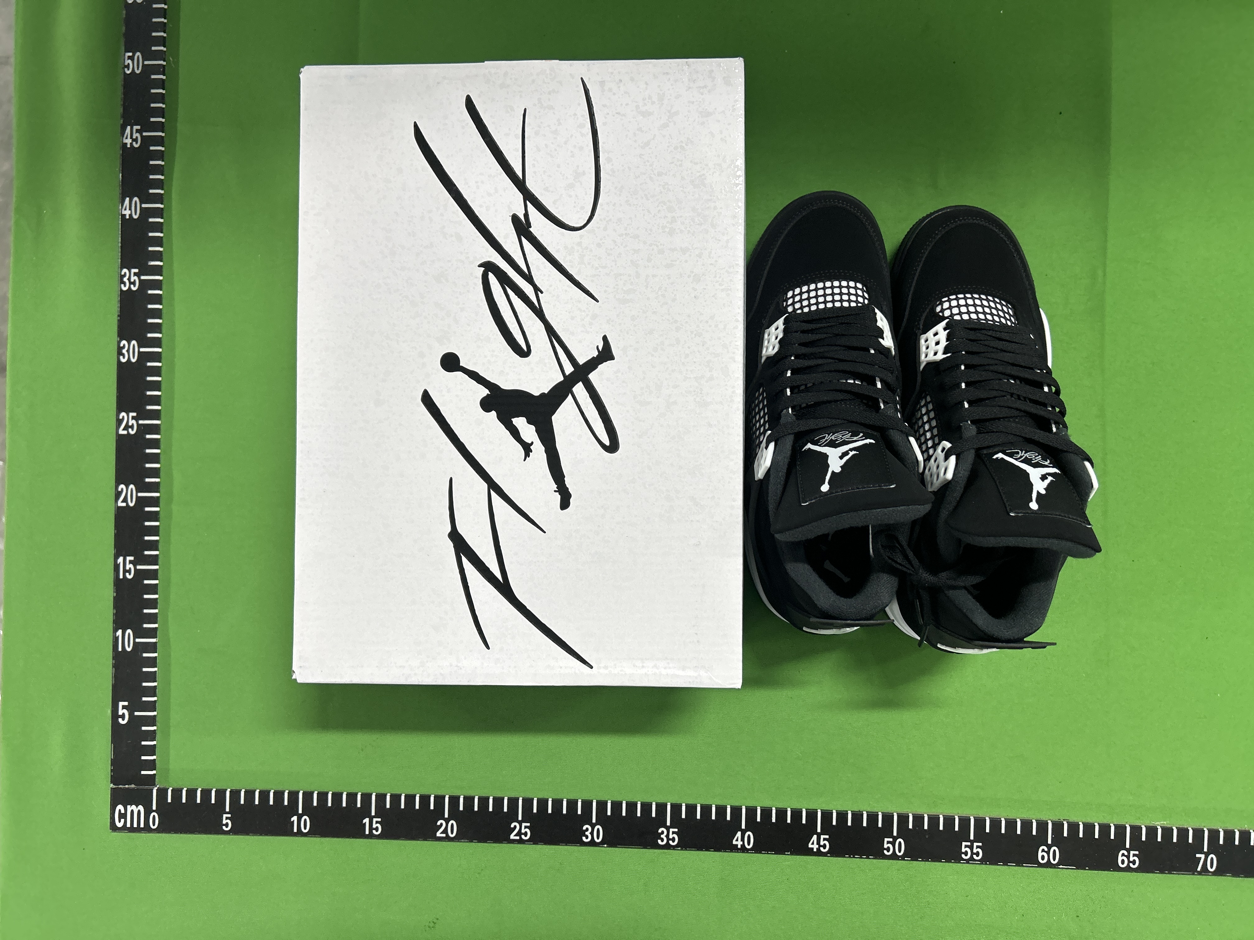 Foto QC 2 de Jordan 4 Retro KAWS Cool Grey 930155-003