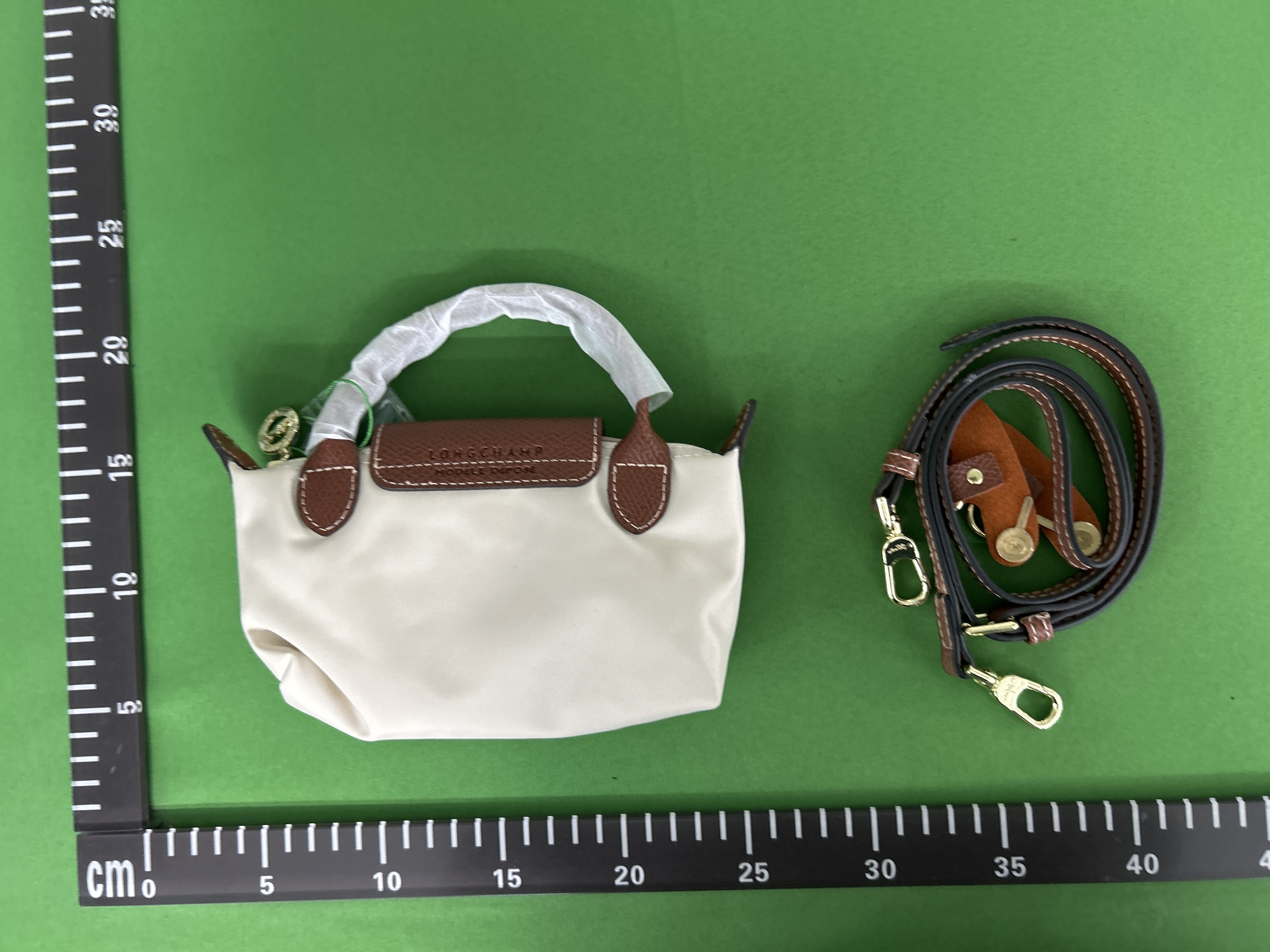 Foto QC 7 de Longchamp Le Pliage Original Pouch with Handle Mini Wheat Yellow