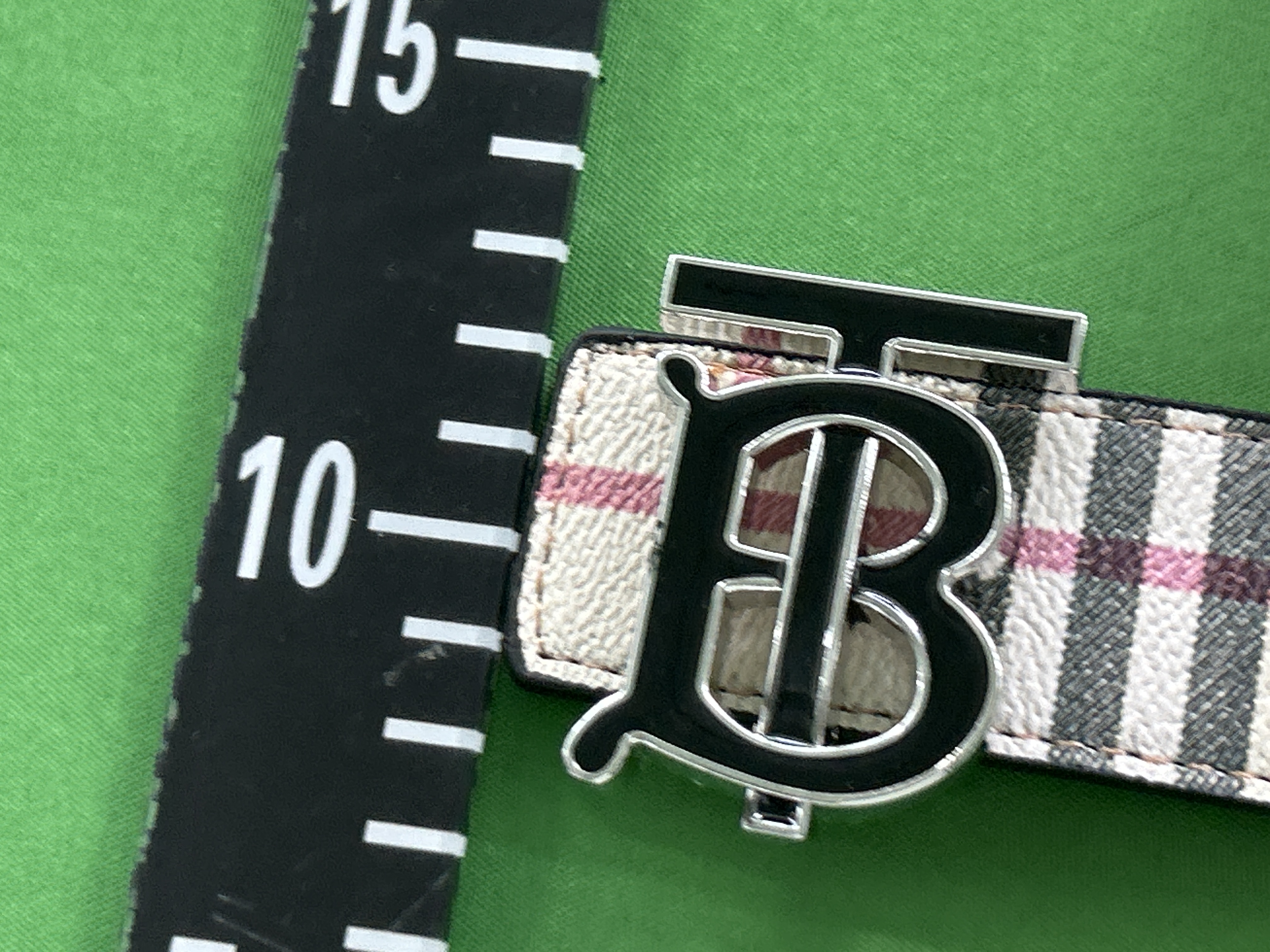 Foto QC 8 de Burberry Plaque Buckle Reversible Belt Vintage Check
