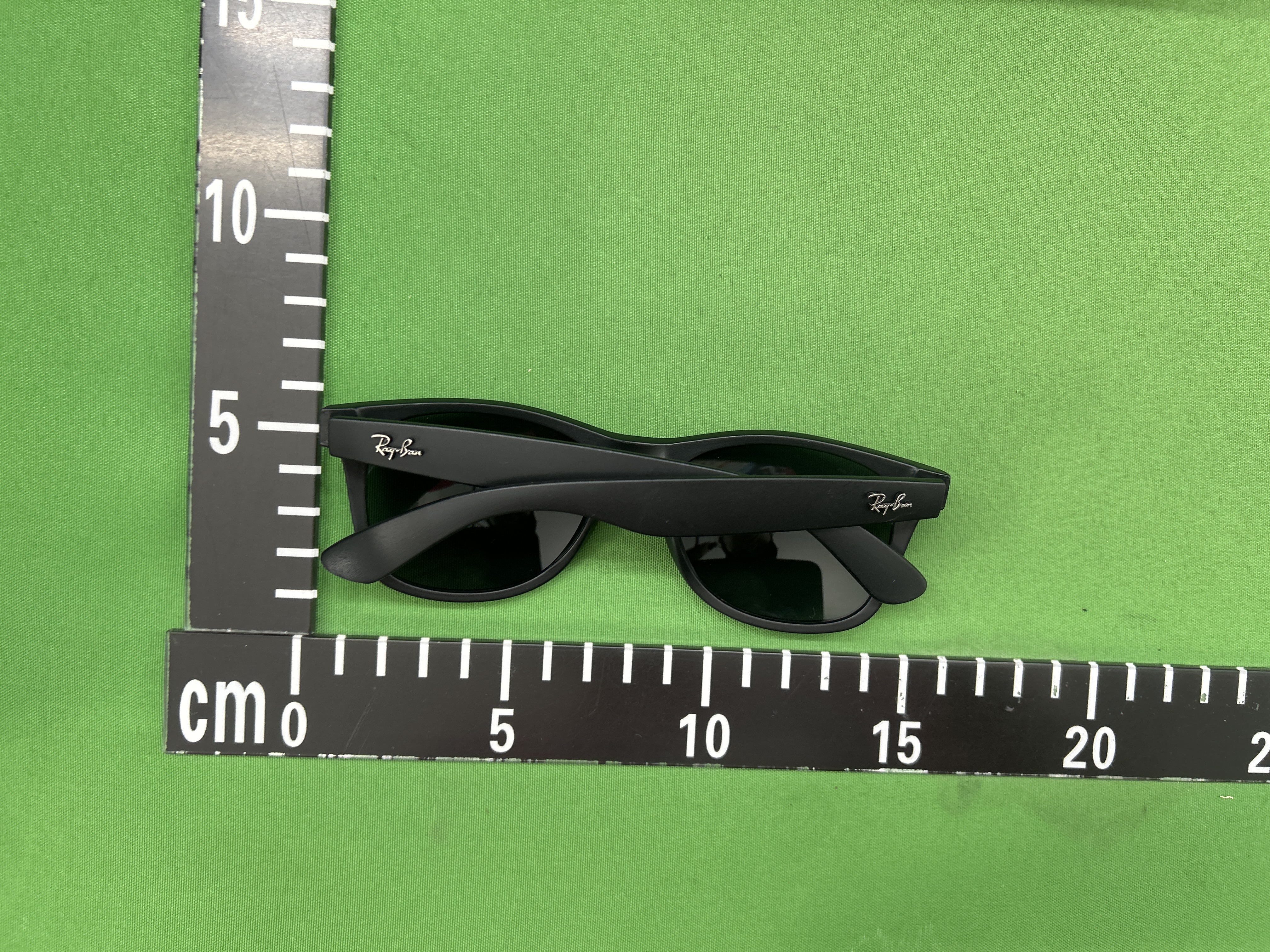 Foto QC 8 de Ray-Ban Wayfarer Acetate Sunglasses Black Green (RB2140 901)