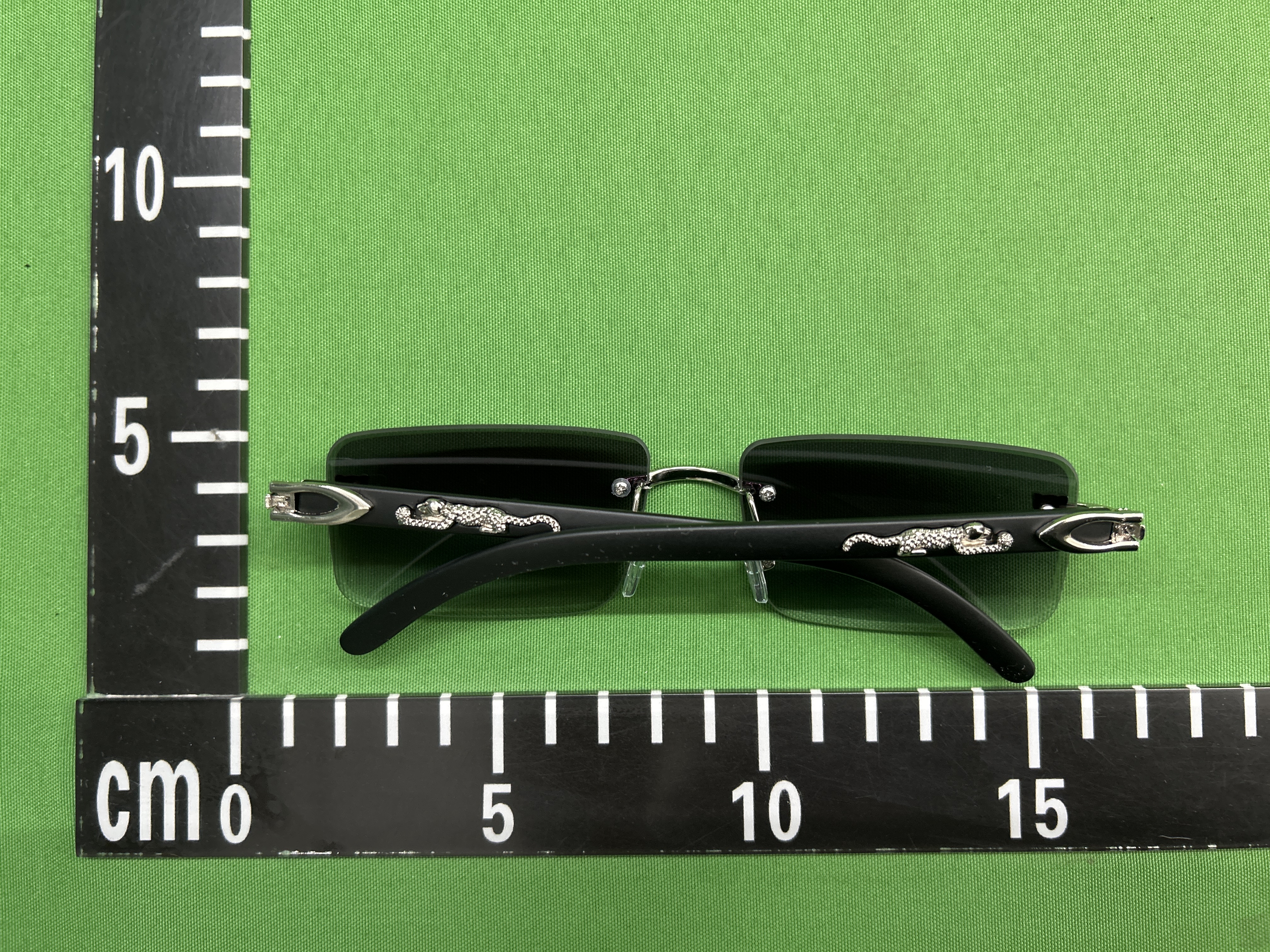 Foto QC 7 de Cartier Panthère Rectangle Metal Wood Sunglasses Gold Brown Clear (CT0065O)