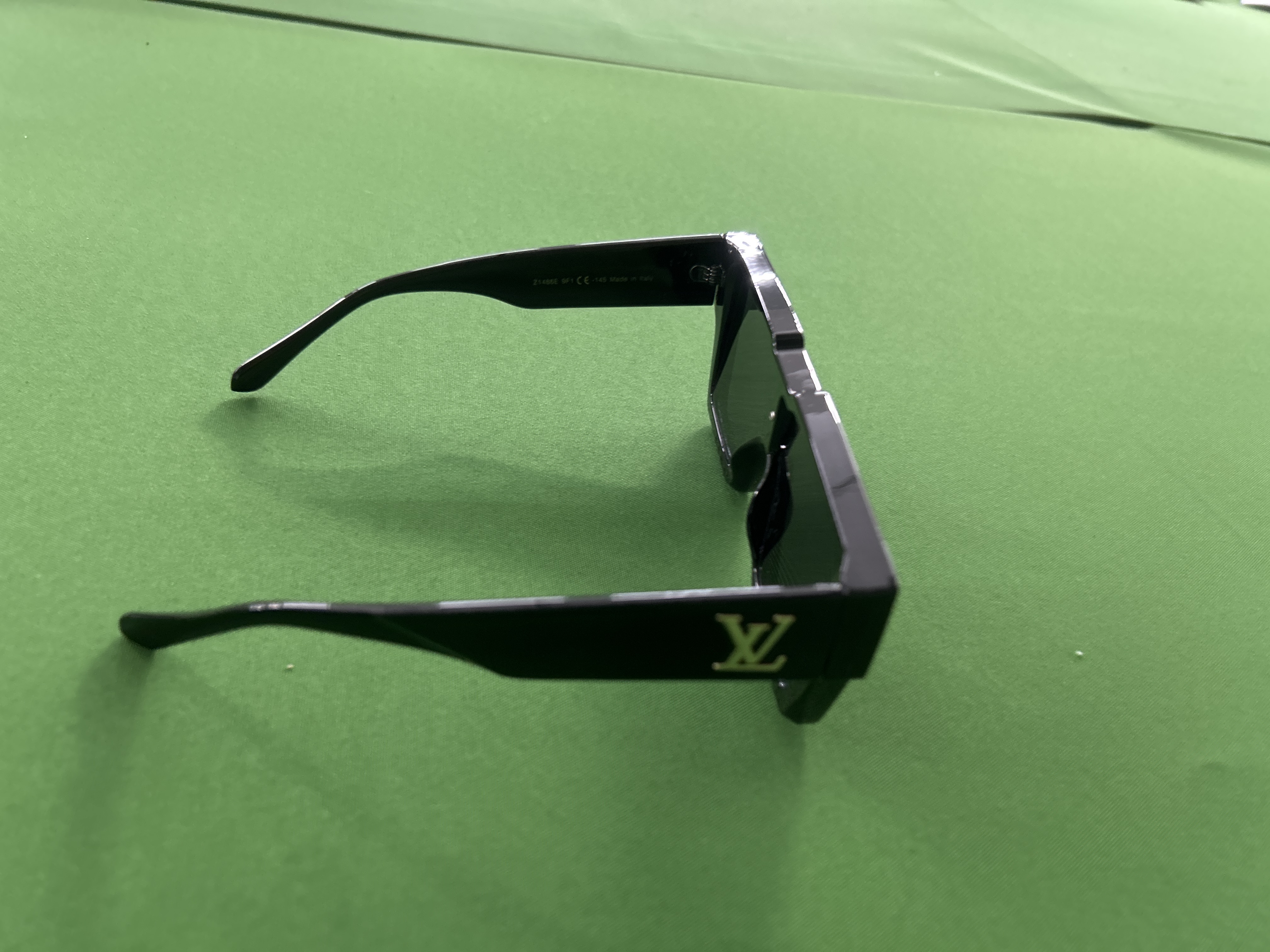 Foto QC 2 de Prada Geometric Metal Sunglasses Gold Brown Gradient (DD01)