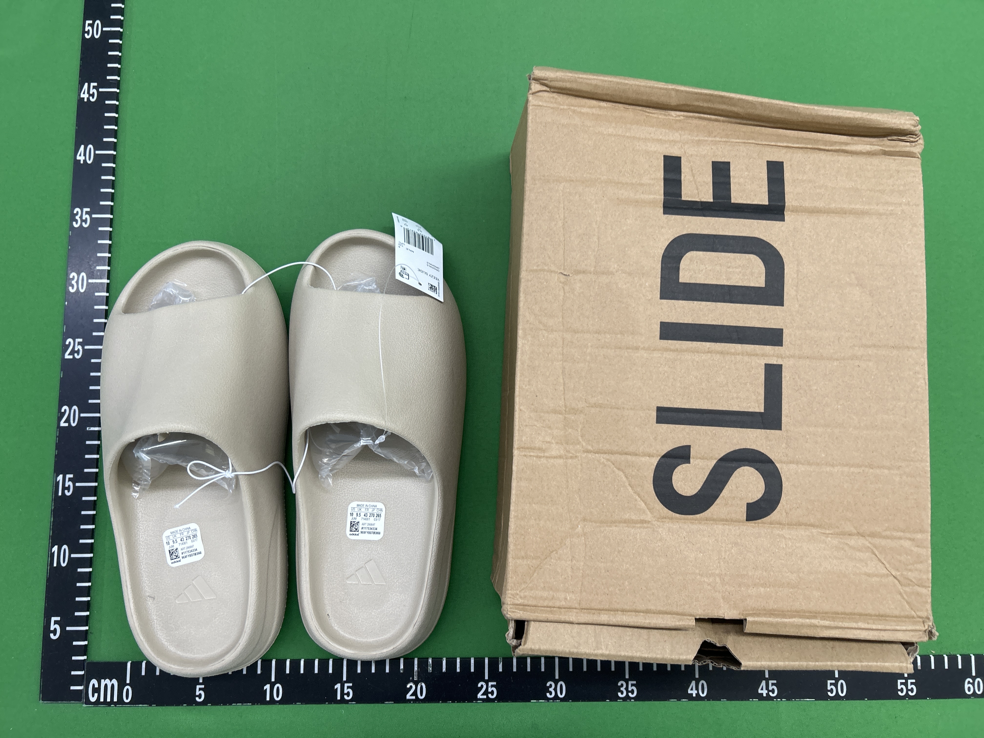Foto QC 2 de adidas Yeezy Foam Runner MX Sand Grey GY3969
