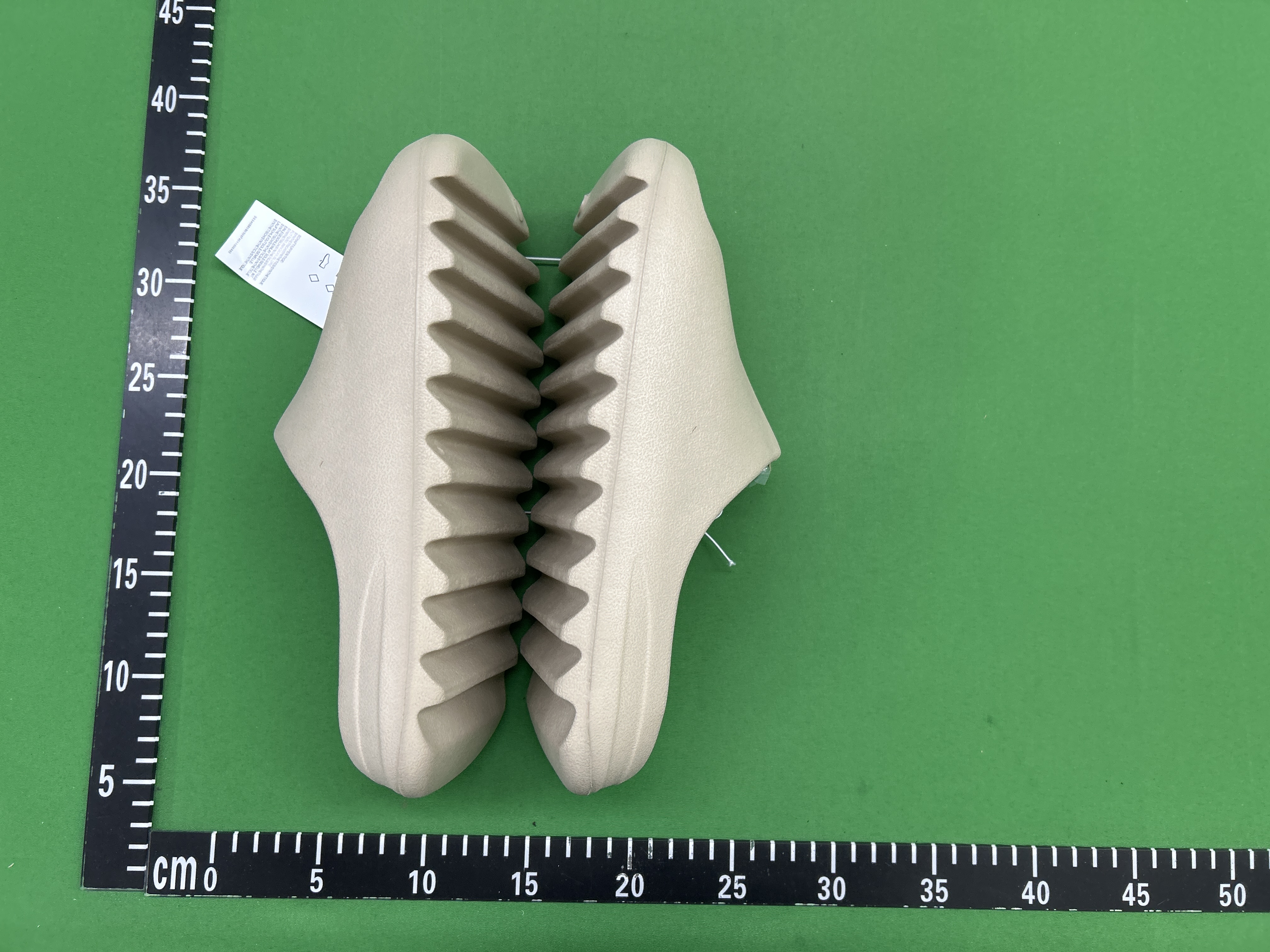 Foto QC 7 de adidas Yeezy Foam Runner MX Sand Grey GY3969