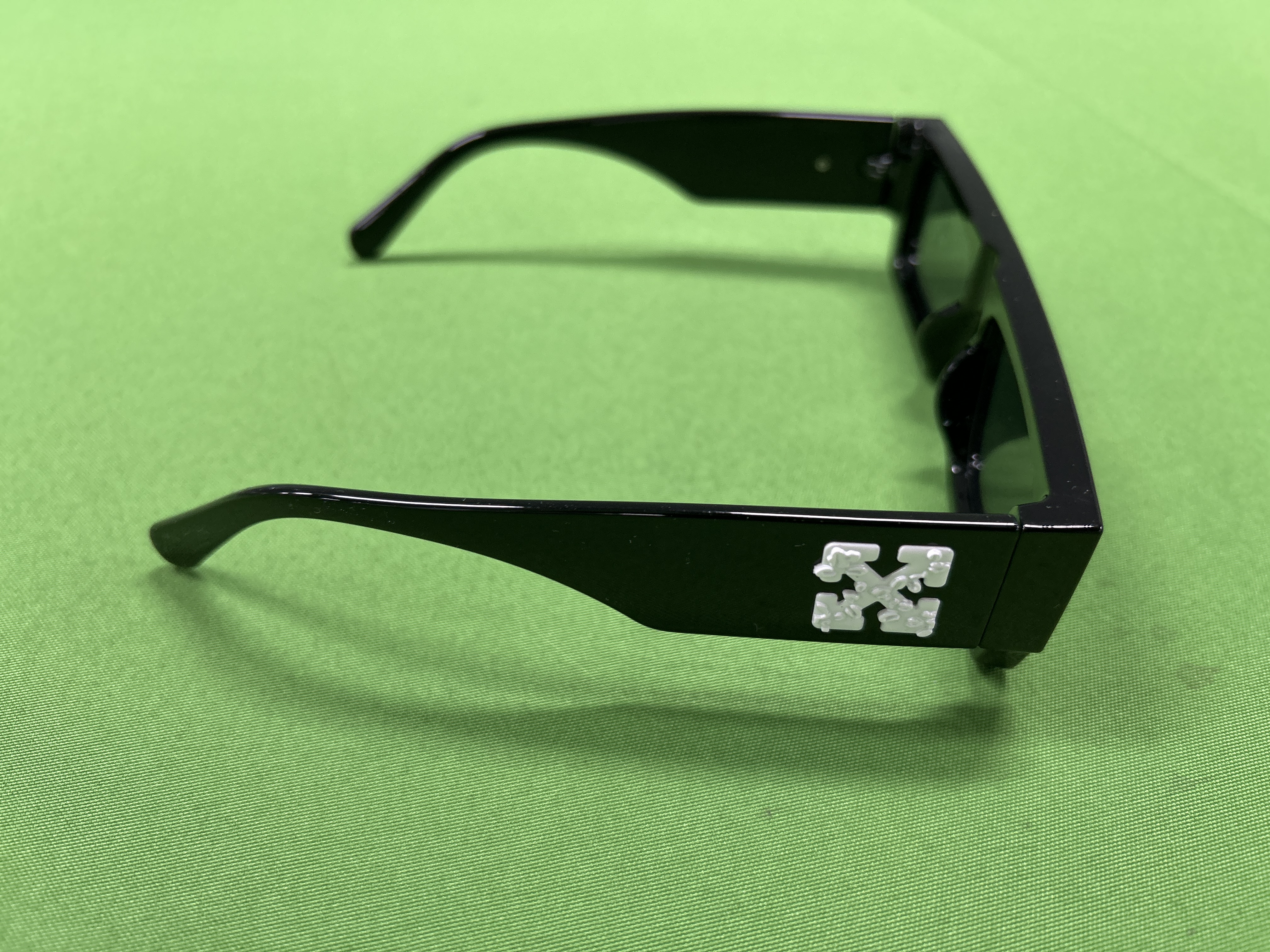 Foto QC 2 de Off-White Rectangle Acetate Sunglasses White Grey (OERI004)