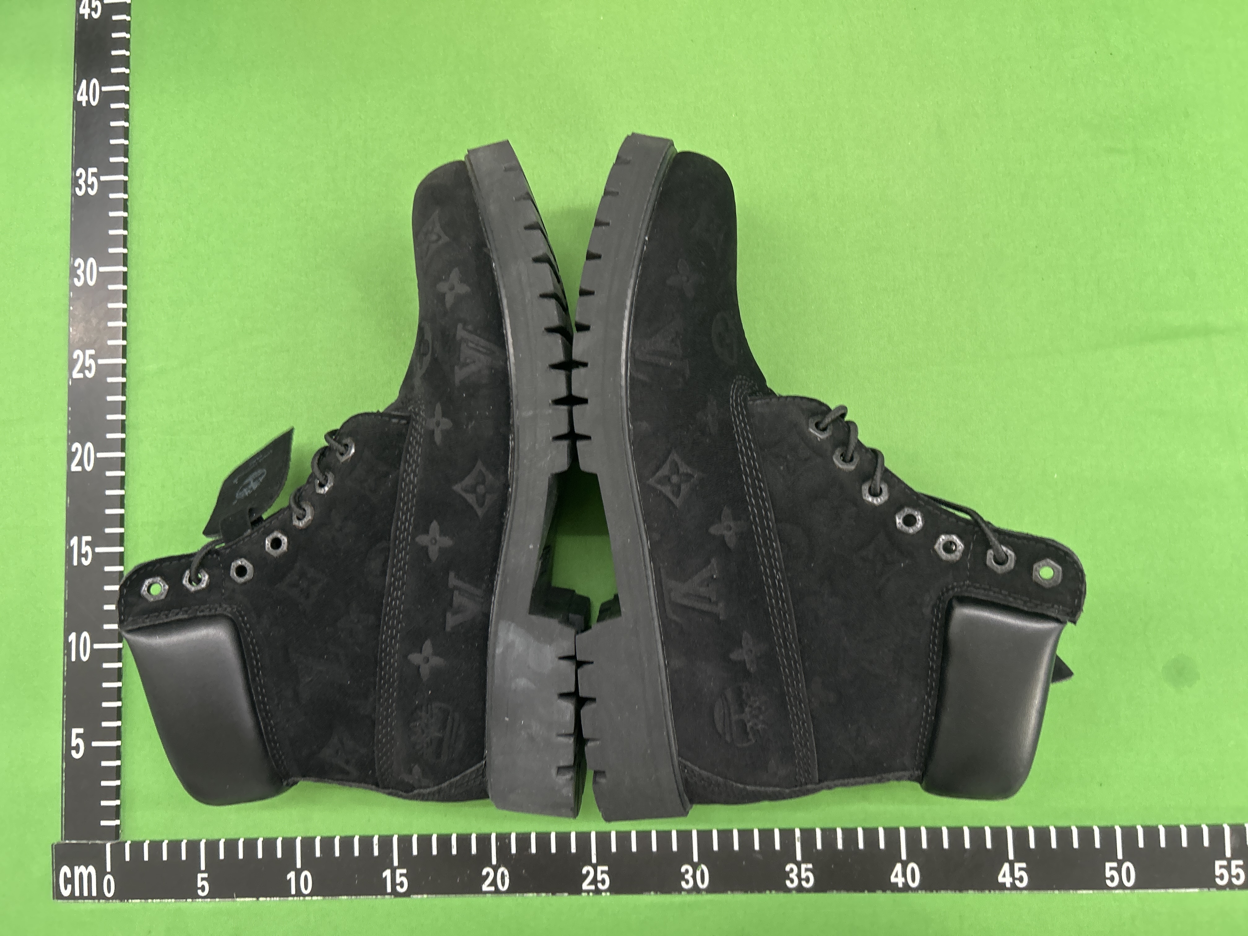 Foto QC 8 de Louis Vuitton Timberland 6-Inch Ankle Boot Nubuck Monogram Black AAP-1