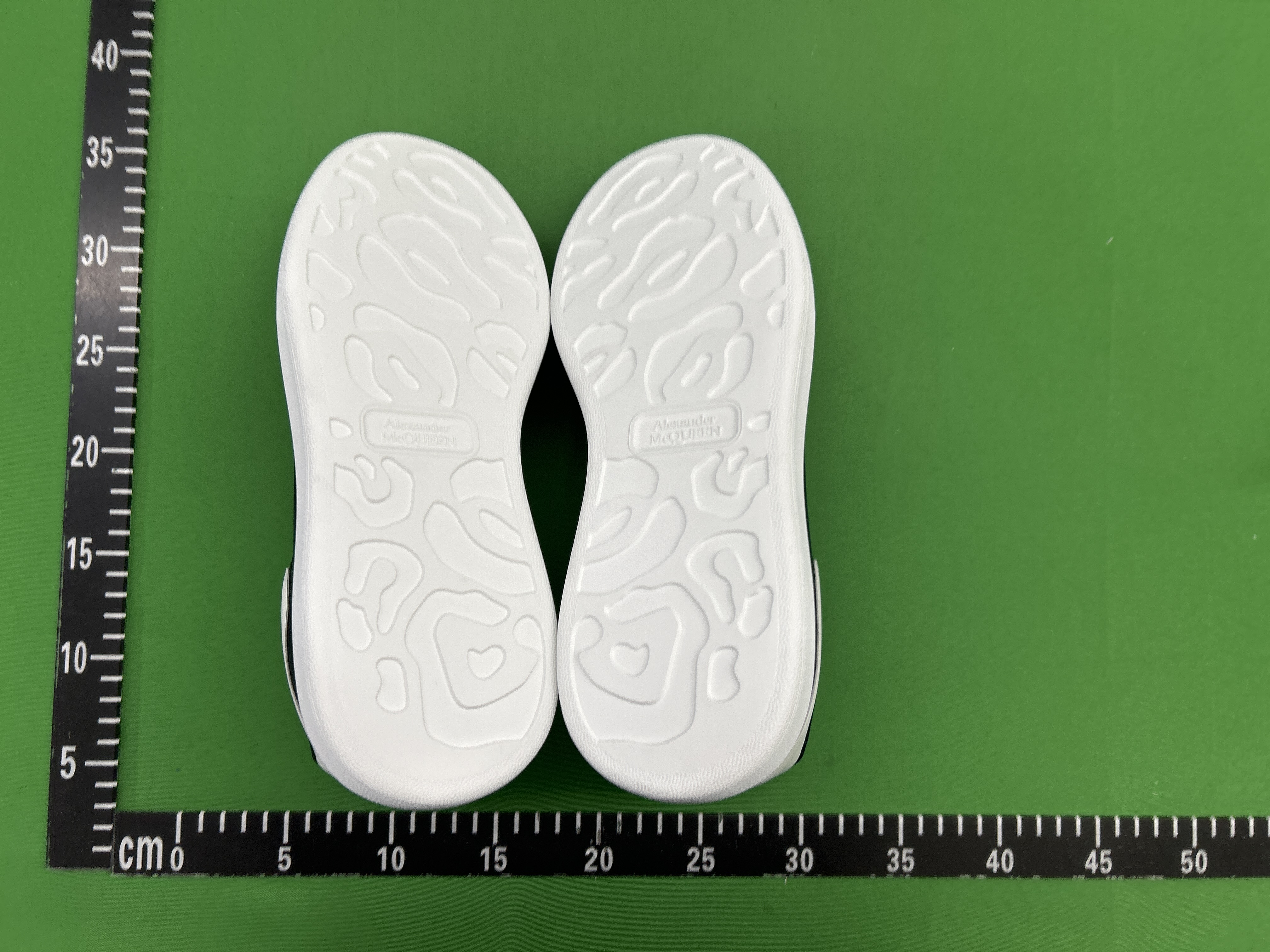 Foto QC 8 de Alexander McQueen Oversized Leather Low-top Black White Contrast Stitching 4257