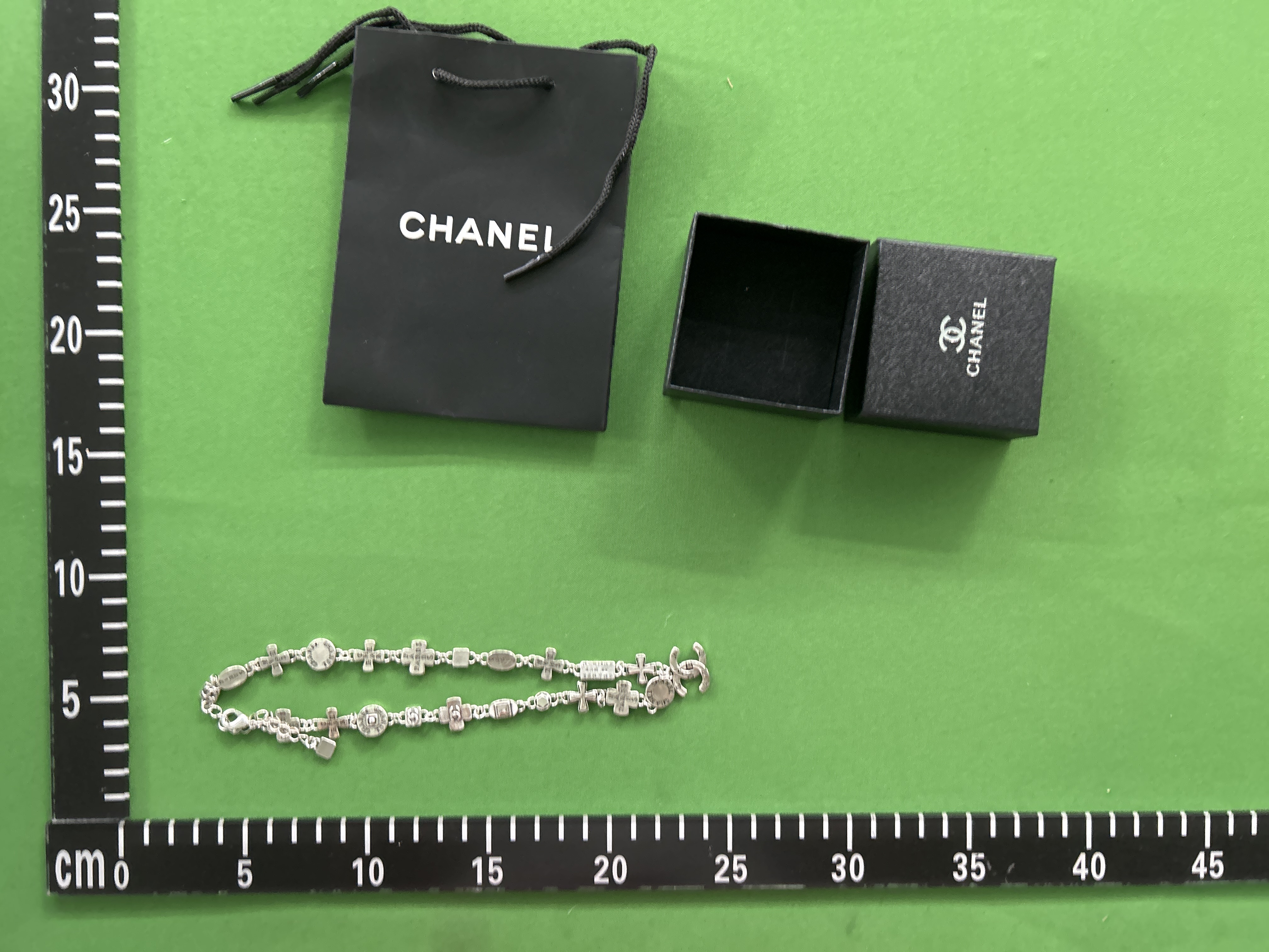 Foto QC 1 de Chanel Camellia Earrings Metal Strass Silver