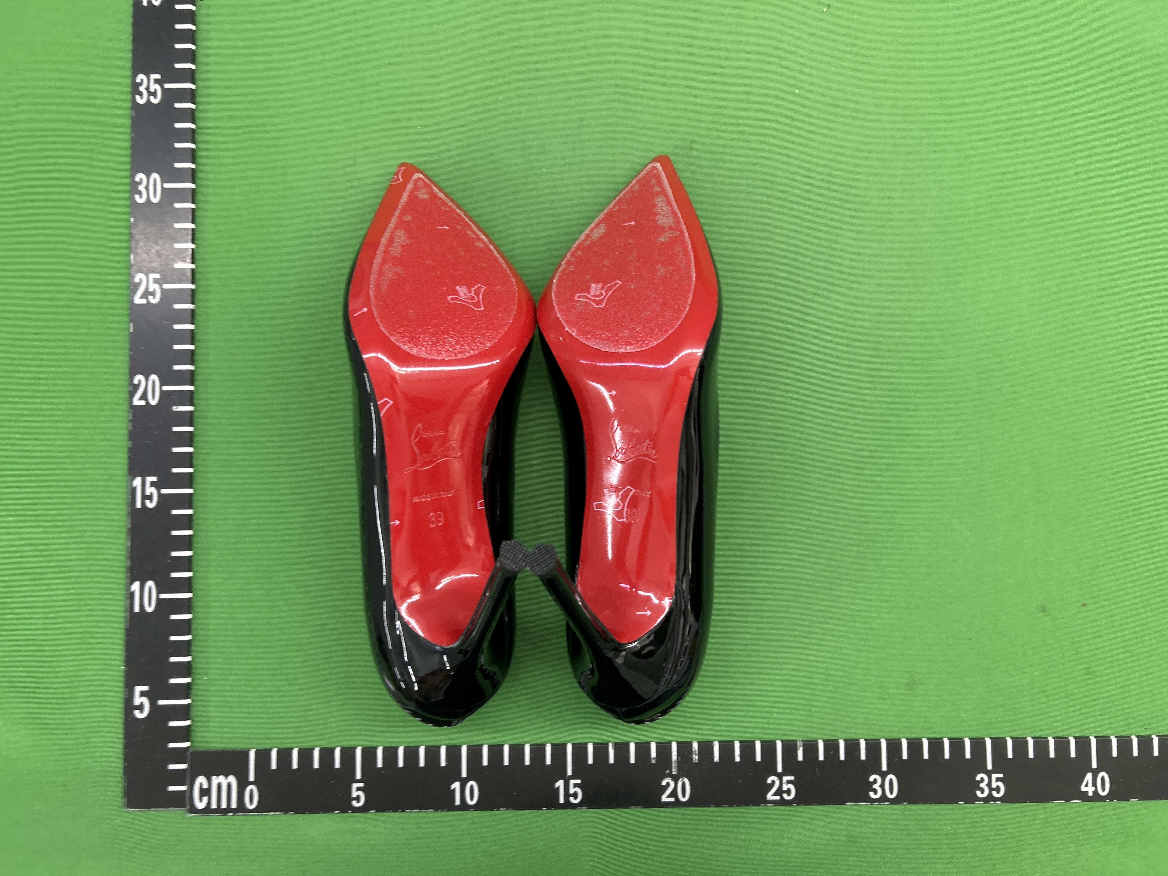 Foto QC 6 de Christian Louboutin So Kate Patent Leather Pointed-Toe Pumps Black