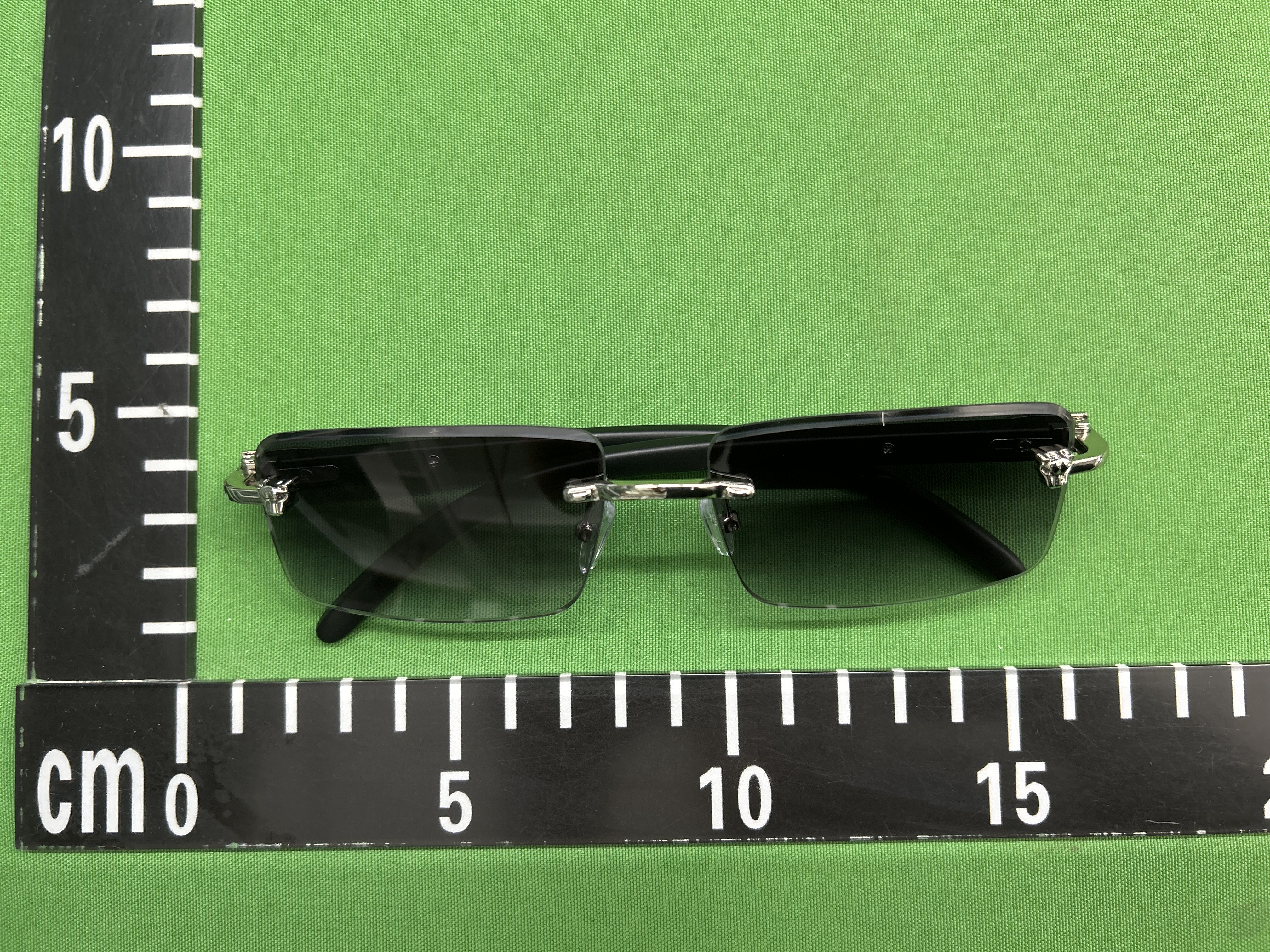 Foto QC 6 de Cartier Panthère Rectangle Metal Wood Sunglasses Gold Brown Clear (CT0065O)