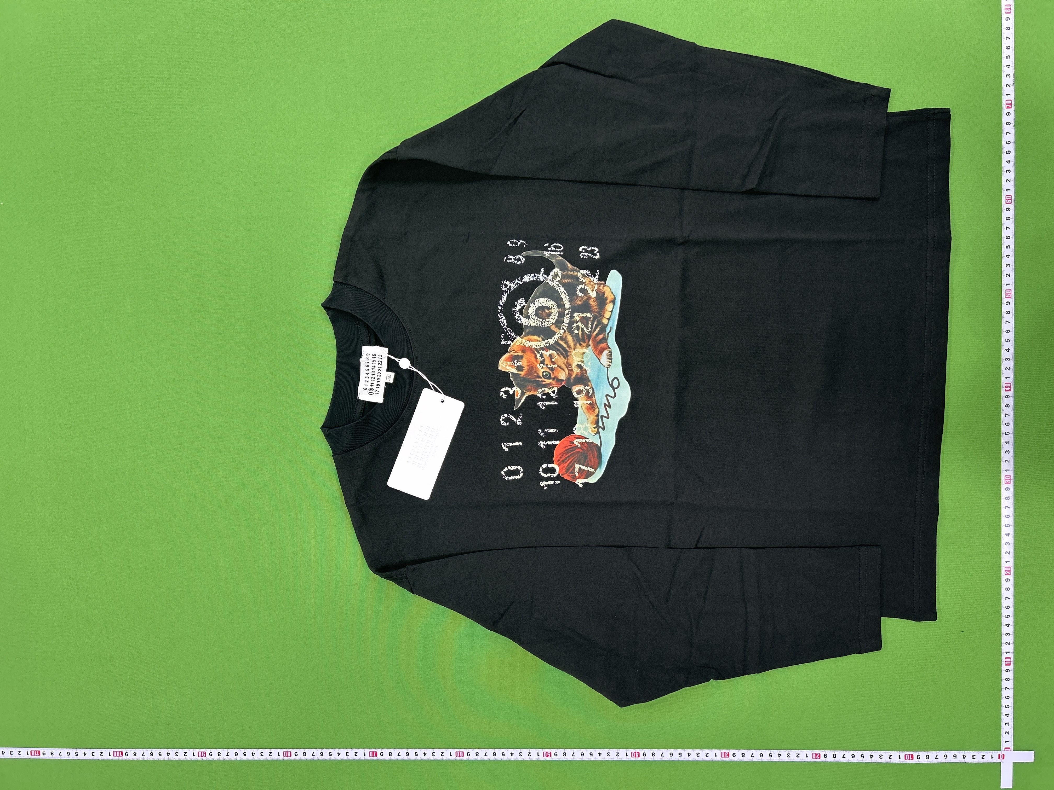 Foto QC 3 de Maison Margiela Galaxy 8-Ball Earth Graphic Long-Sleeve T-shirt Black