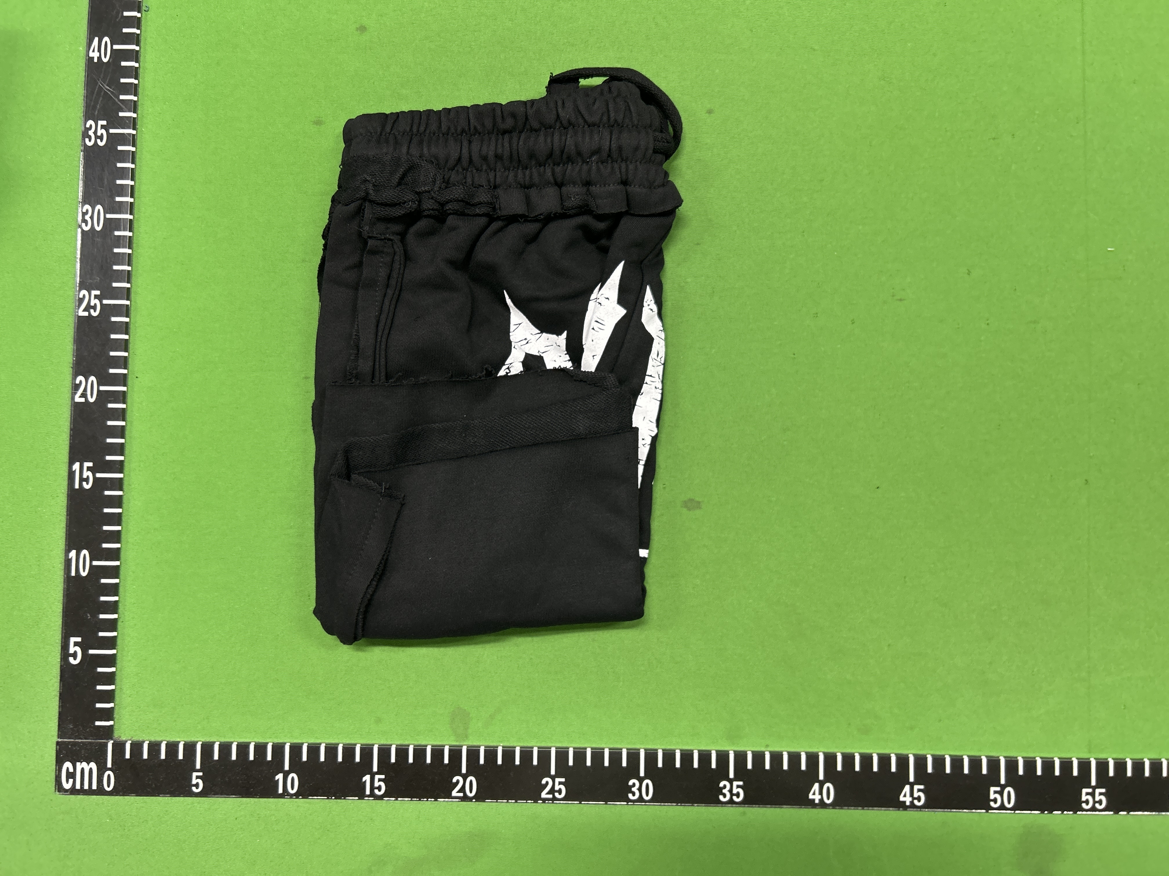 Foto QC 5 de YoungLA Sweat Shorts Raw Hem Gothic Logo Black