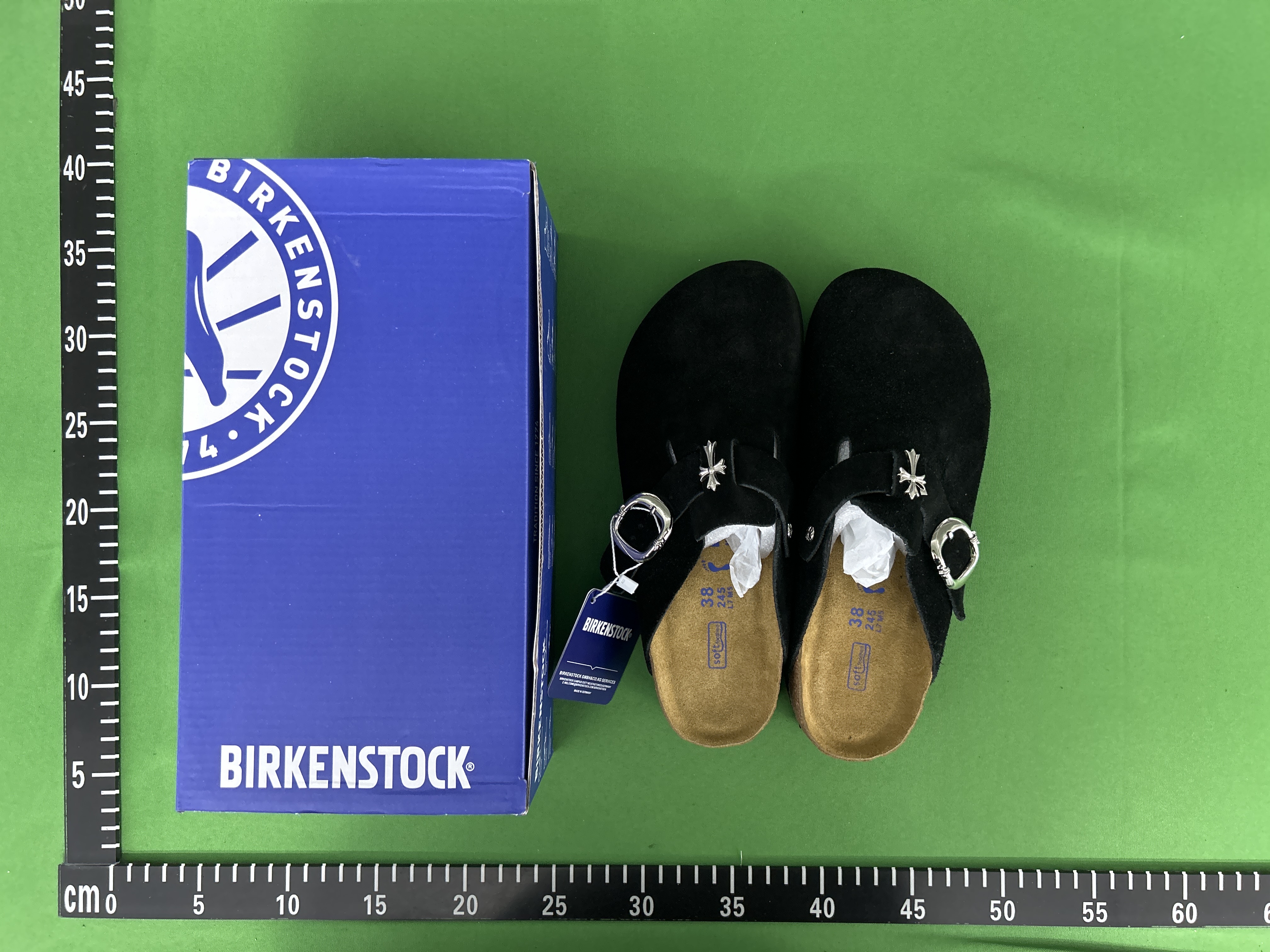 Foto QC 2 de Chrome Hearts x Birkenstock Boston Suede Black