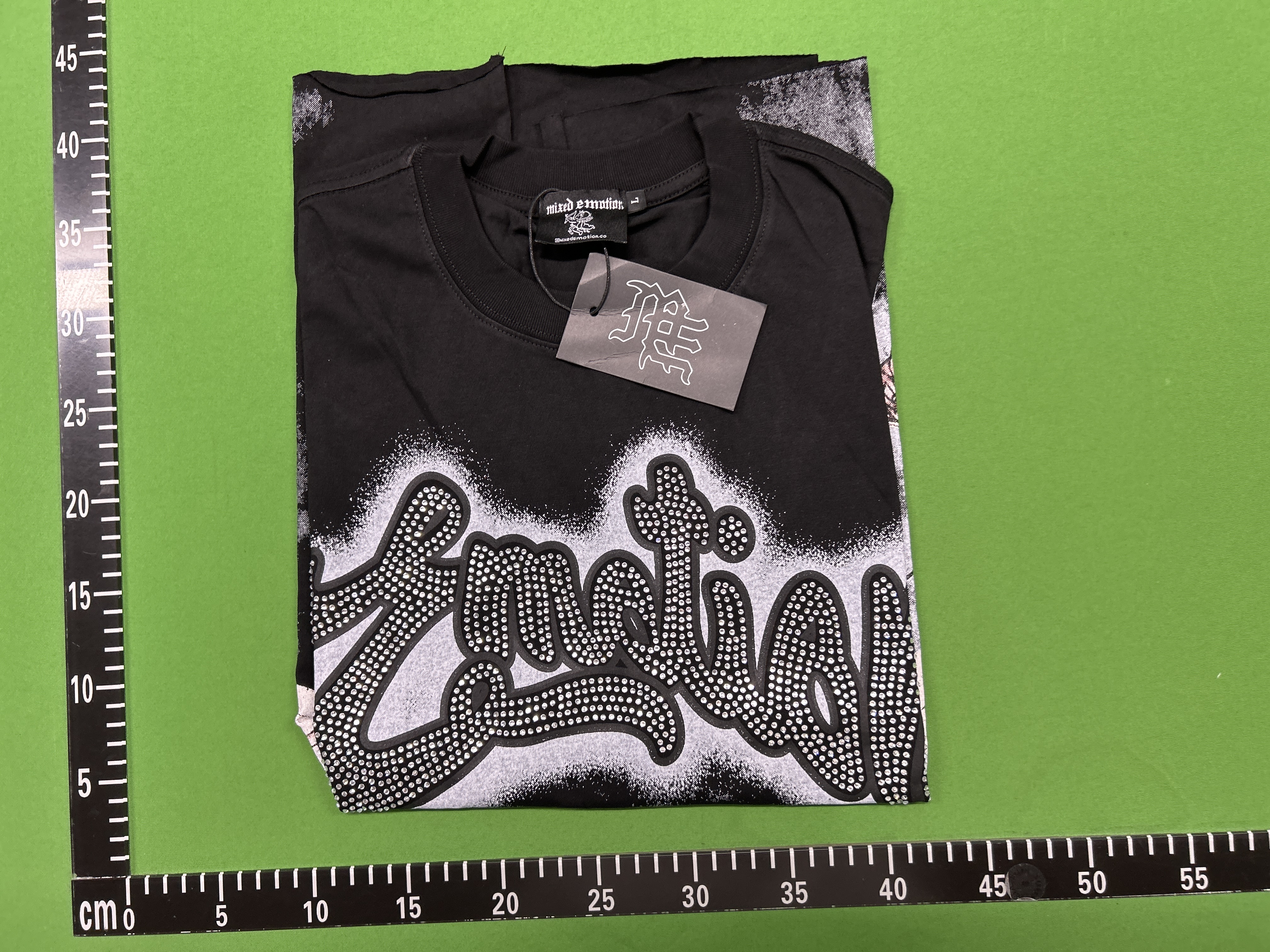 Foto QC 5 de Mixed Emotions T-shirt Rhinestone Logo Cherub Graphic Cream