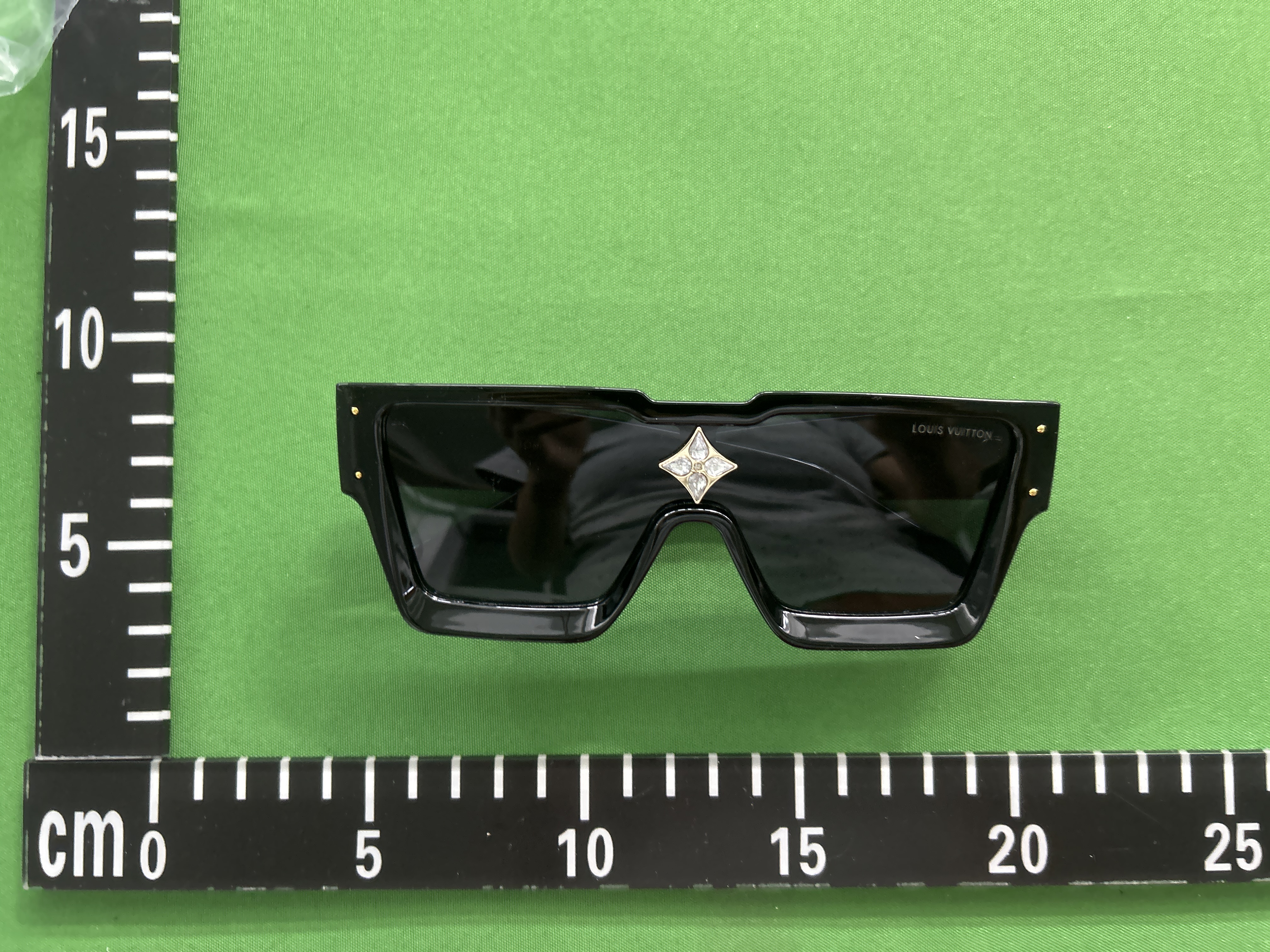 Foto QC 3 de Prada Geometric Metal Sunglasses Gold Brown Gradient (DD01)