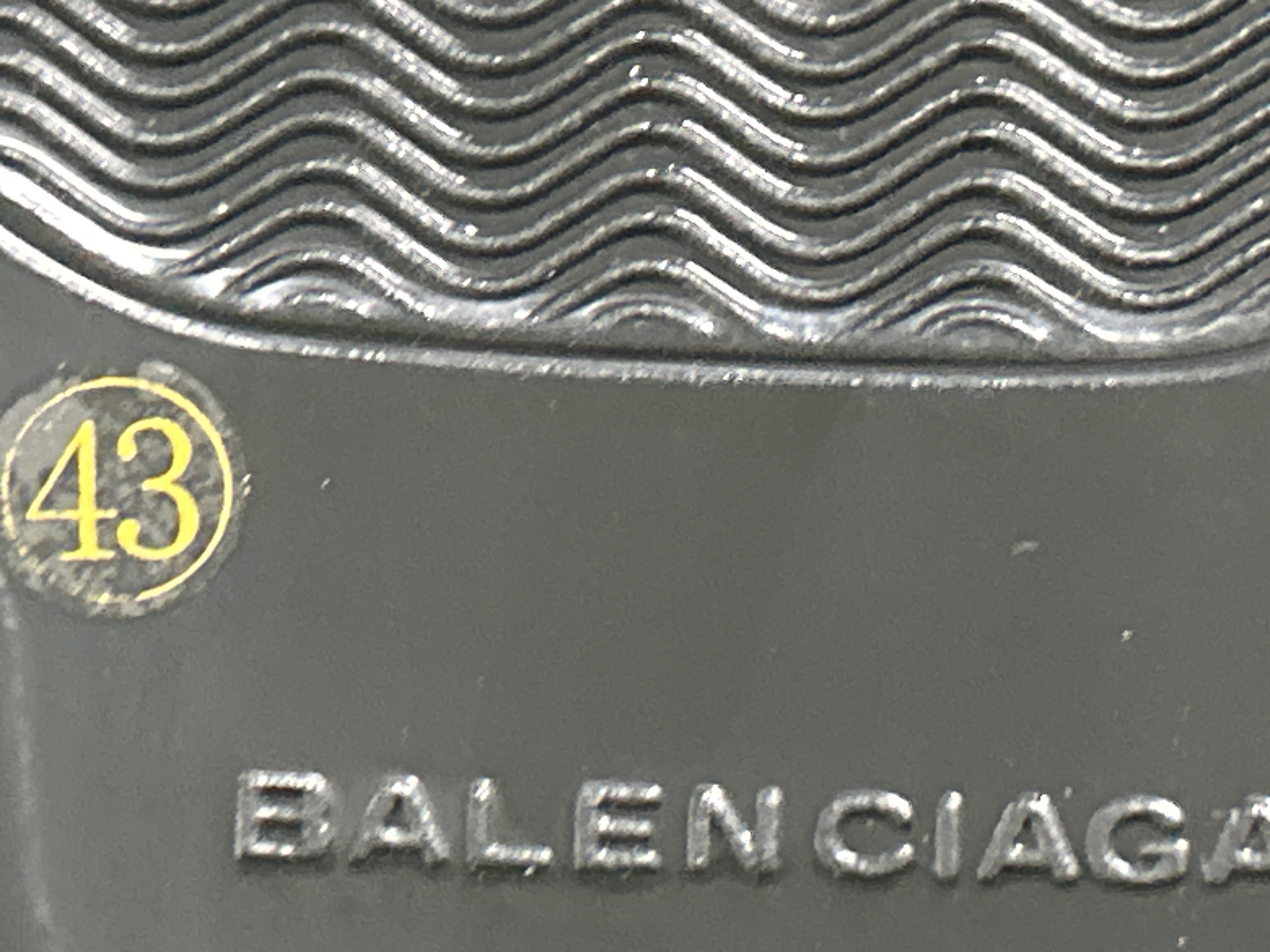 Foto QC 6 de Balenciaga Arena High Patent Leather Red Burgundy Gradient