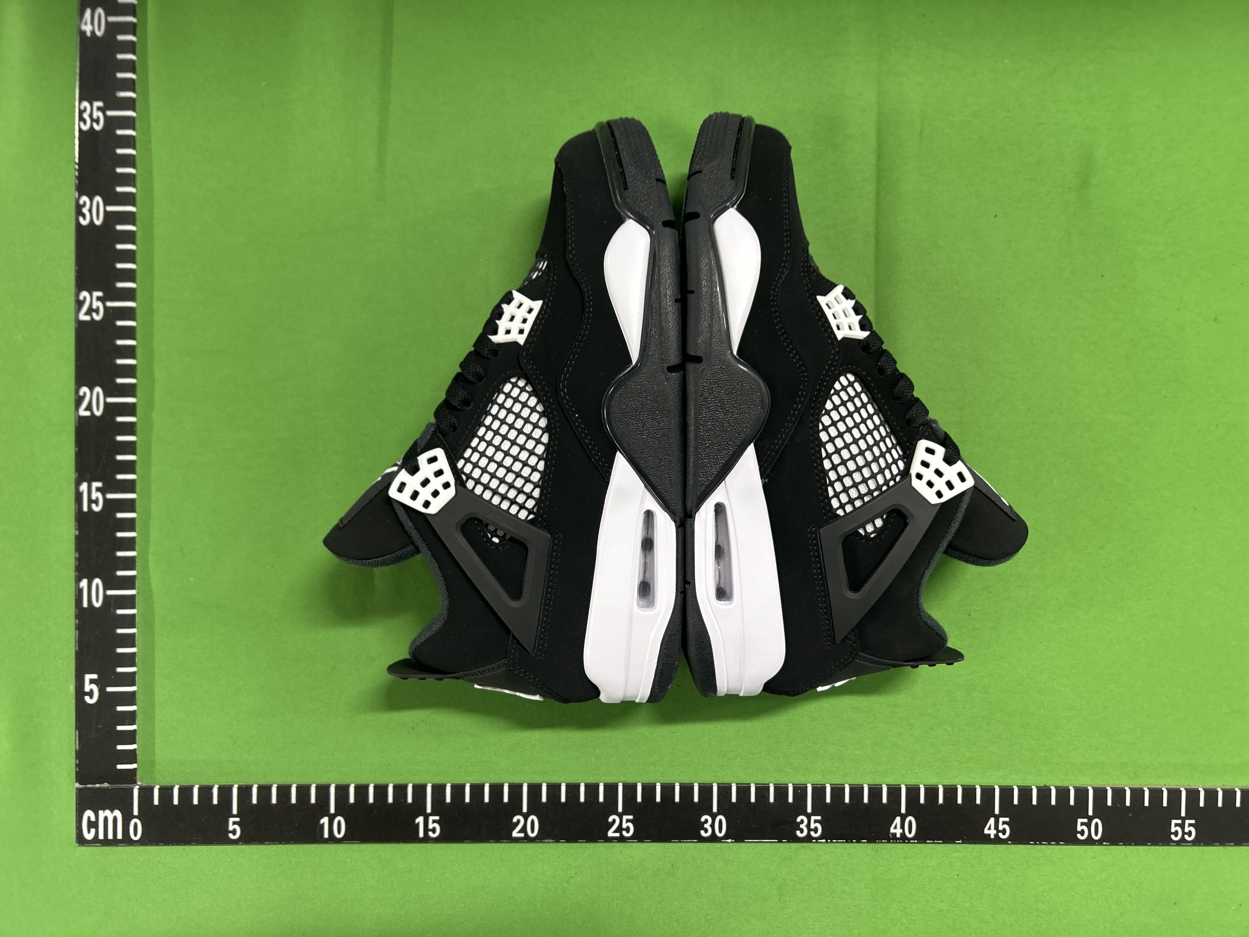 Foto QC 5 de Jordan 4 Retro KAWS Cool Grey 930155-003
