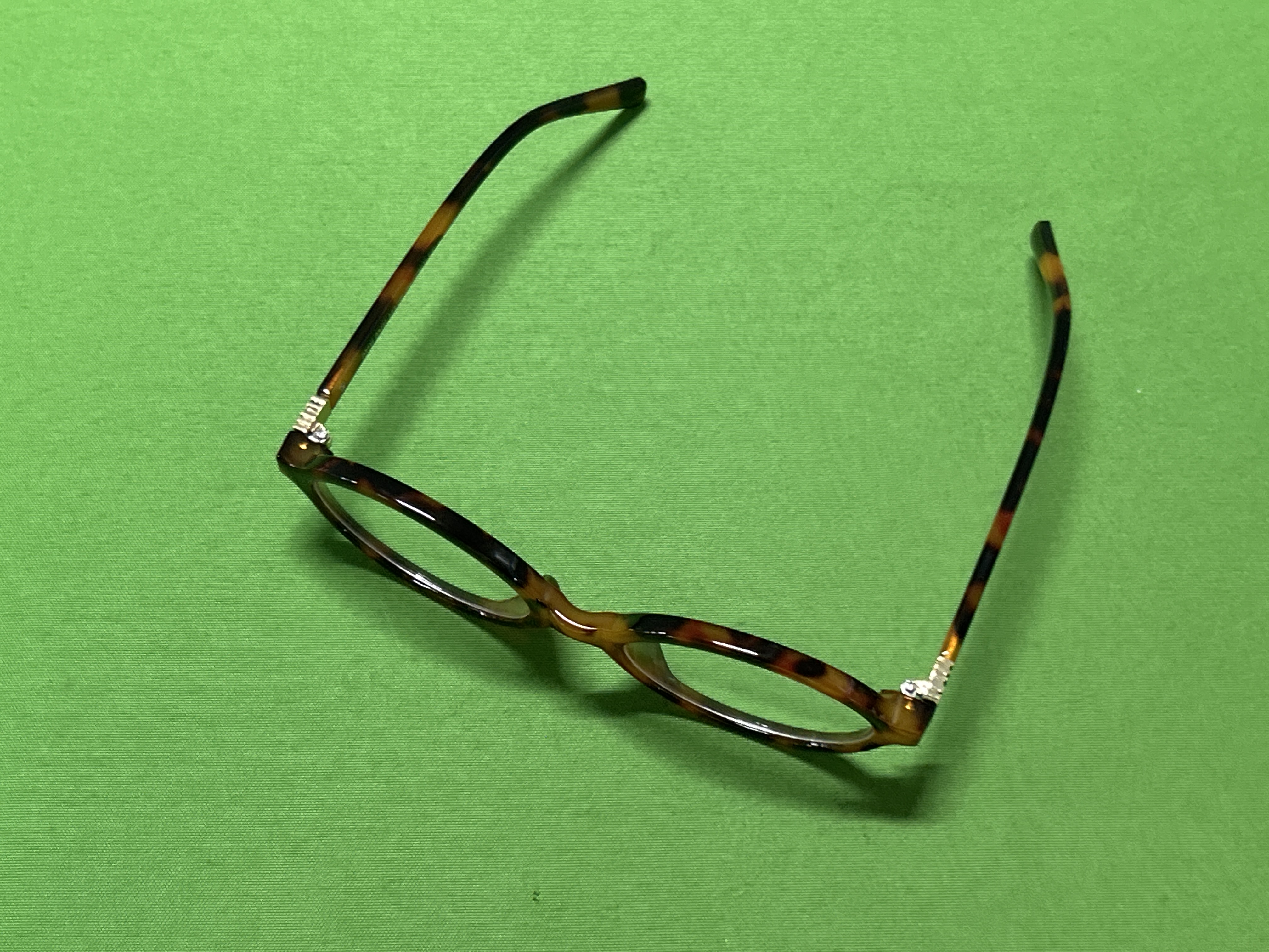 Foto QC 2 de Miu Miu Cat-Eye Acetate Eyeglasses Havana (MU03UV-7S01O1)
