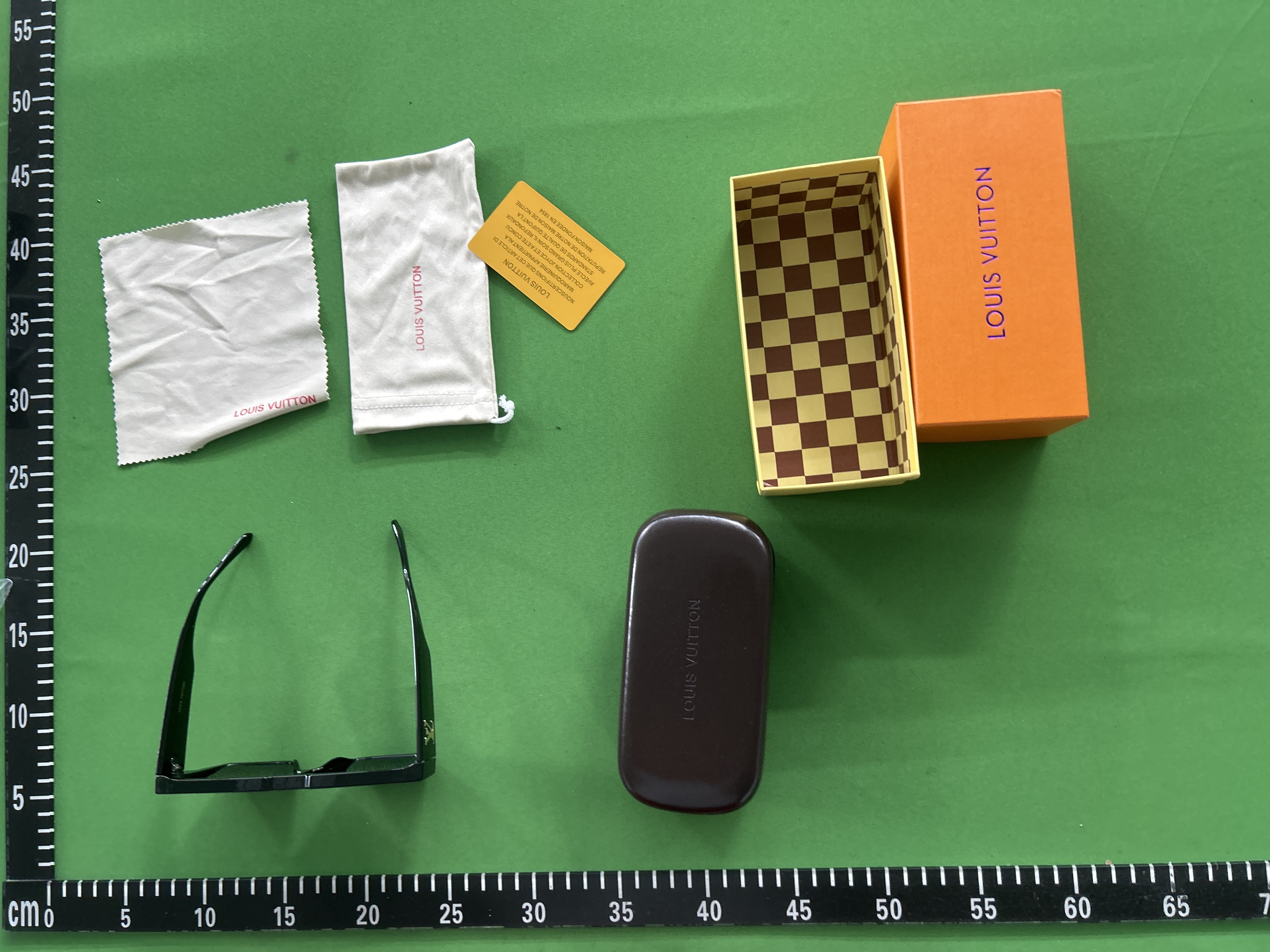 Foto QC 1 de Prada Geometric Metal Sunglasses Gold Brown Gradient (DD01)