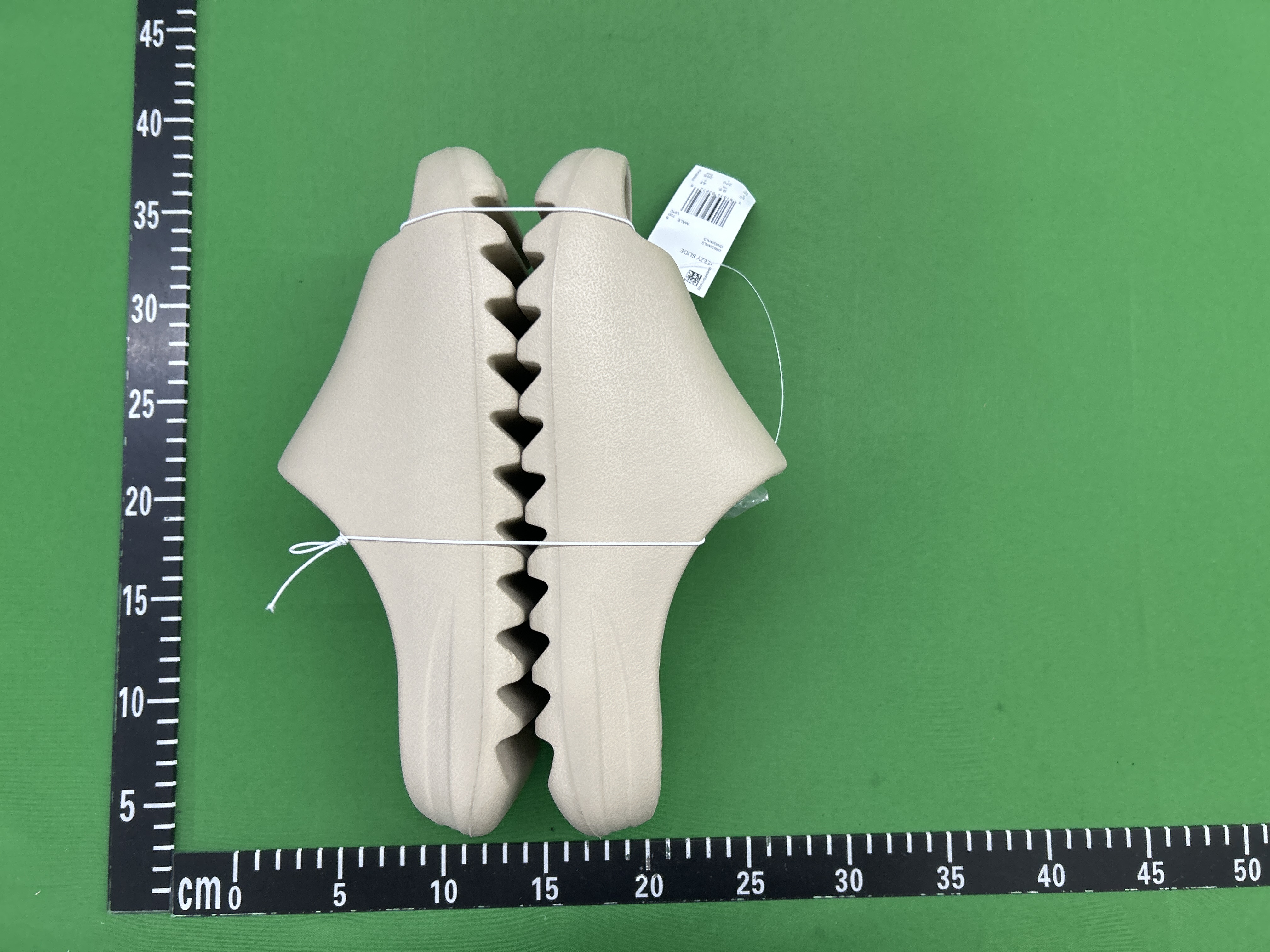 Foto QC 6 de adidas Yeezy Foam Runner MX Sand Grey GY3969